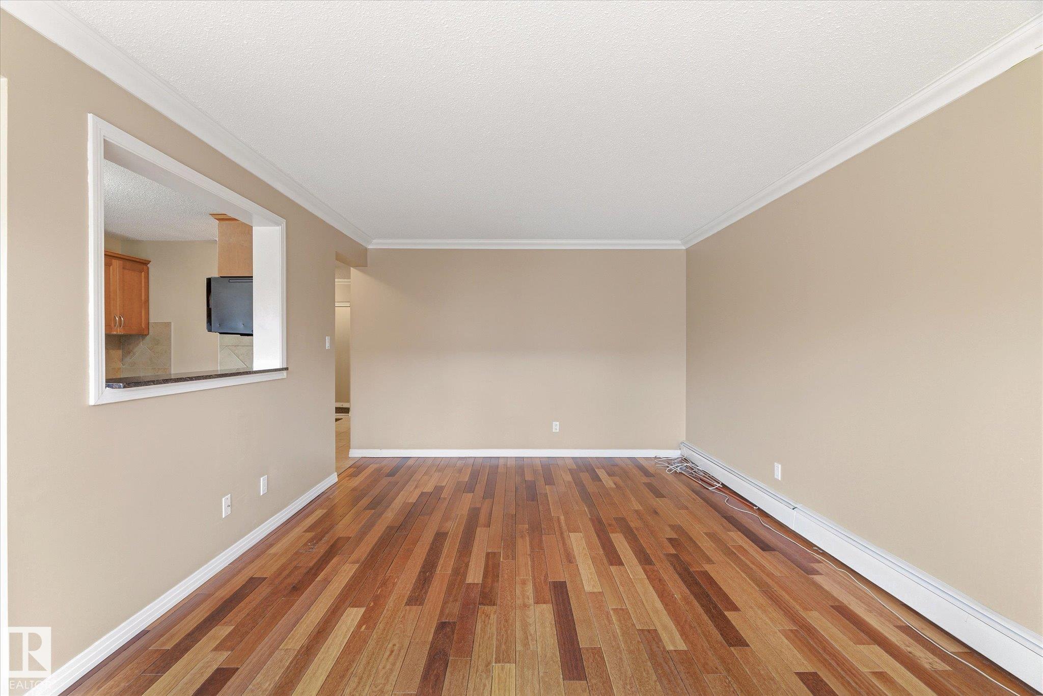 https://zimg.paragon.ice.com/ParagonImages/Property/PM/RAE/225398289/7/0/0/e1618967afbf391e9ae3dc6ccbbd6ff5/1/957082bc1b6aff0a343fa11b52b00984/225398289-01f6916b-b867-4260-87cb-3137ddf637f6.JPG