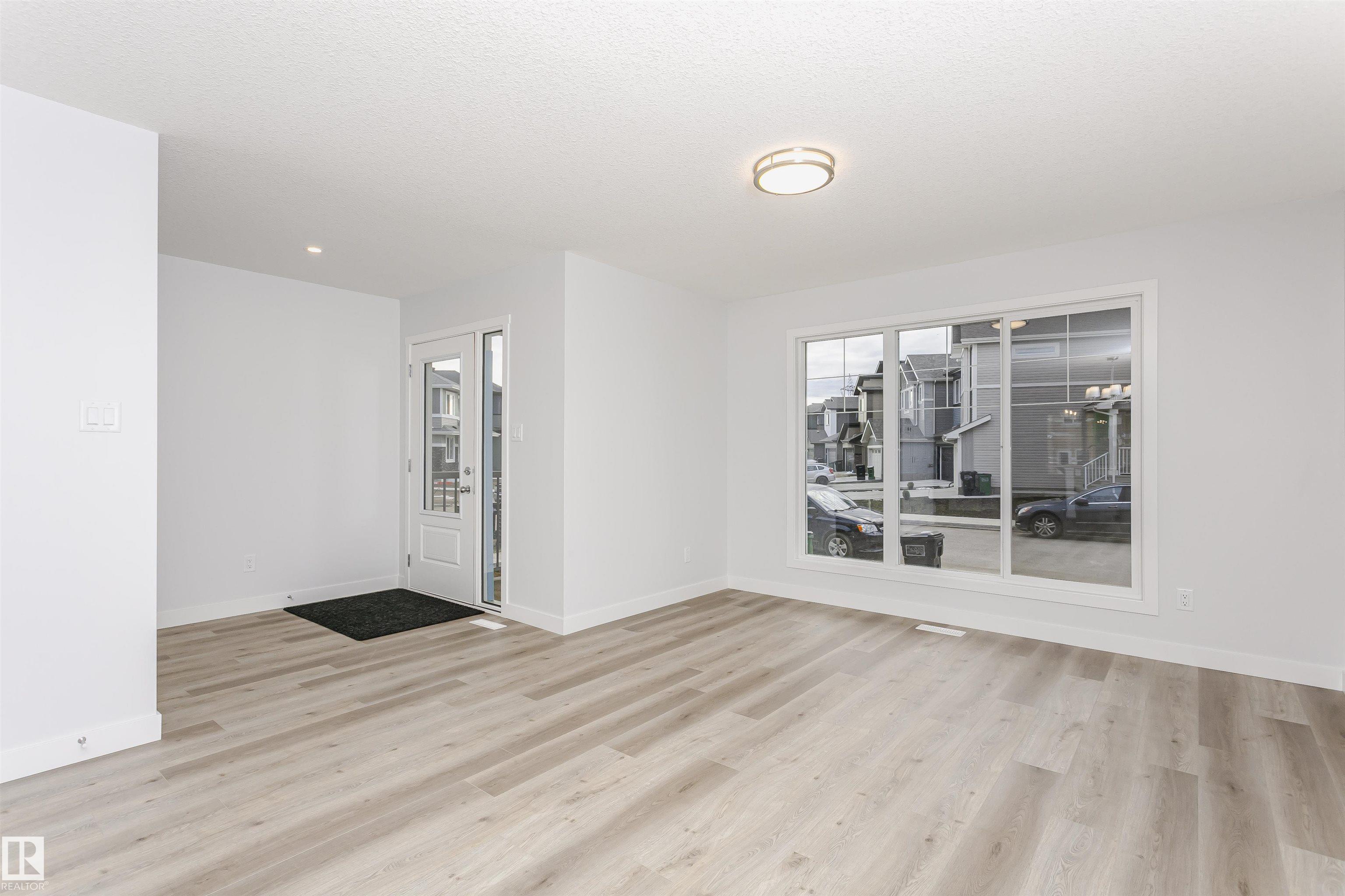 Photo 5 at 9564 Carson Bend SW, Chappelle Area, Edmonton
