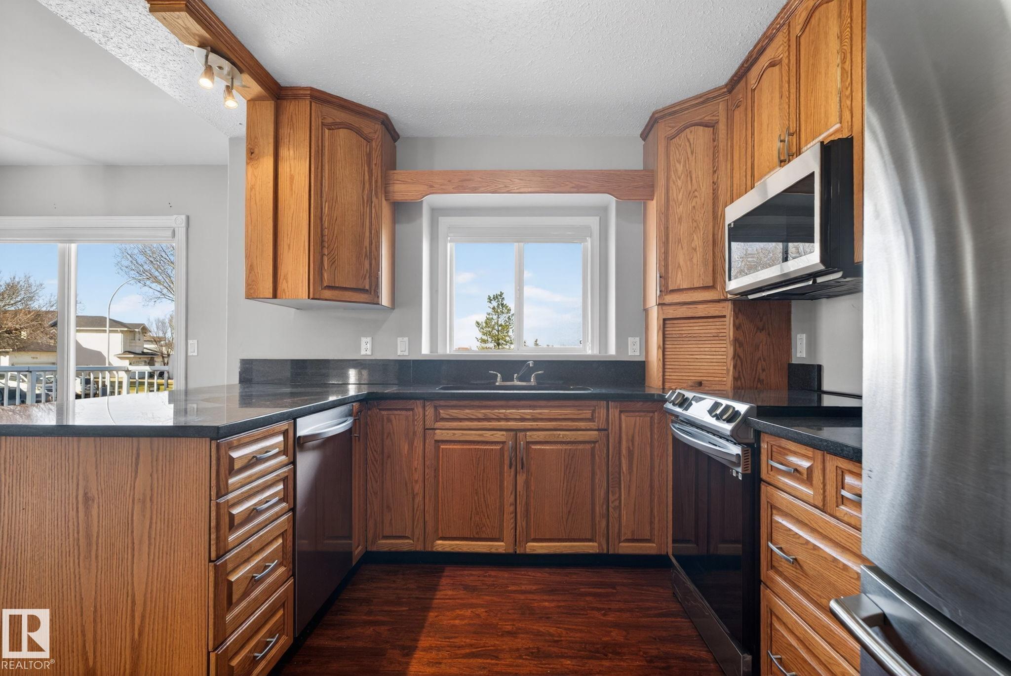 https://zimg.paragon.ice.com/ParagonImages/Property/PM/RAE/225398294/14/0/0/a2c882dfb344a7e5ea8ff5ff132ad084/1/f36d99b2f10a77b2c1966e5f8195df48/225398294-285fe4e0-ed4f-4209-963d-f5bb56995167.JPG
