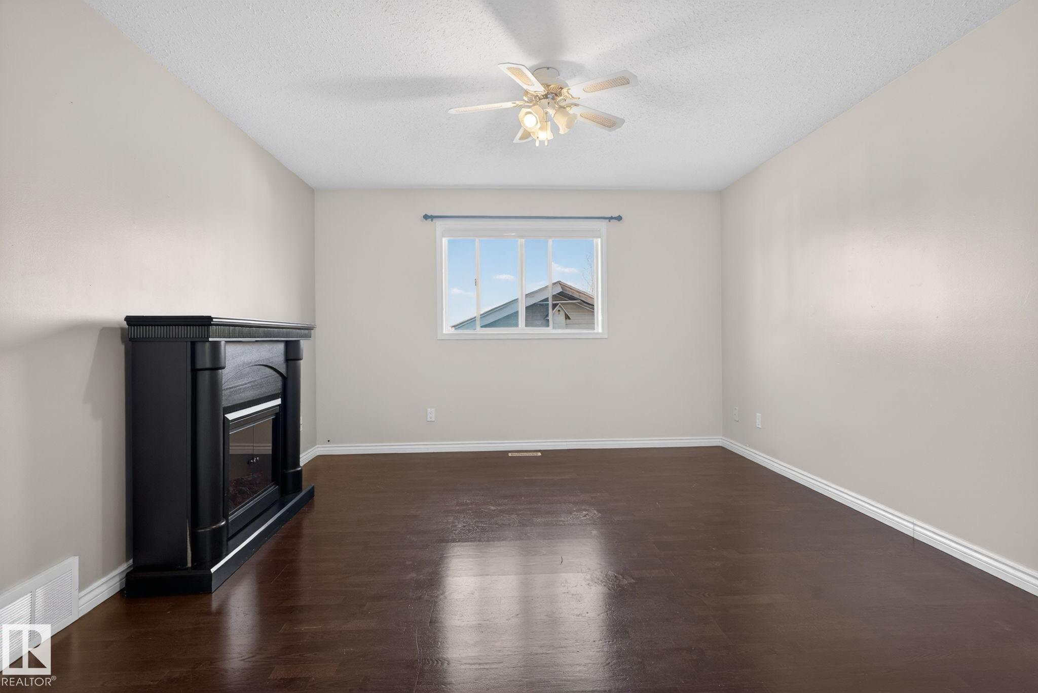 https://zimg.paragon.ice.com/ParagonImages/Property/PM/RAE/225398294/18/0/0/0fa632a5e5f678819443168d563dbe6e/1/f36d99b2f10a77b2c1966e5f8195df48/225398294-3e6e160c-f4a6-4ff3-9aa3-4ec65c2b29f7.JPG
