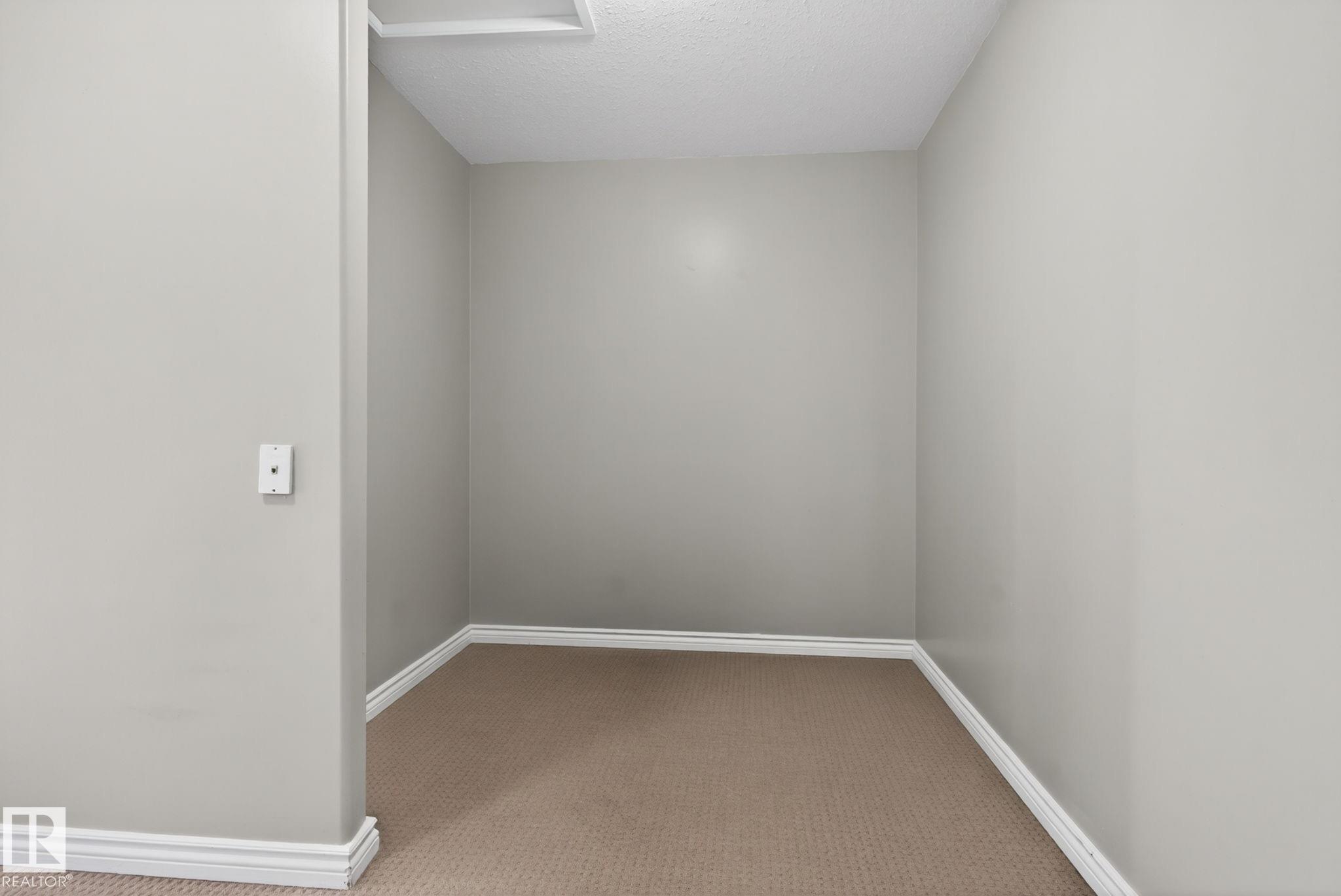https://zimg.paragon.ice.com/ParagonImages/Property/PM/RAE/225398294/34/0/0/2d917ce0ab9d988a807e1b366612dc50/1/f36d99b2f10a77b2c1966e5f8195df48/225398294-78c3d647-7769-488f-9655-4ec3d2030d0b.JPG