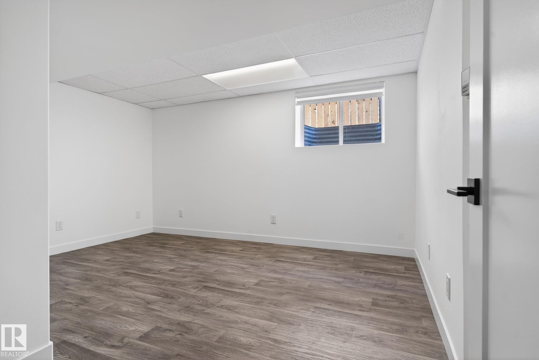 https://zimg.paragon.ice.com/ParagonImages/Property/PM/RAE/225398294/40/0/0/c45b82a829418de4dcb917f19690673a/1/f36d99b2f10a77b2c1966e5f8195df48/225398294-9af67b05-5757-42d4-8d60-fde9c1af6cc9.JPG