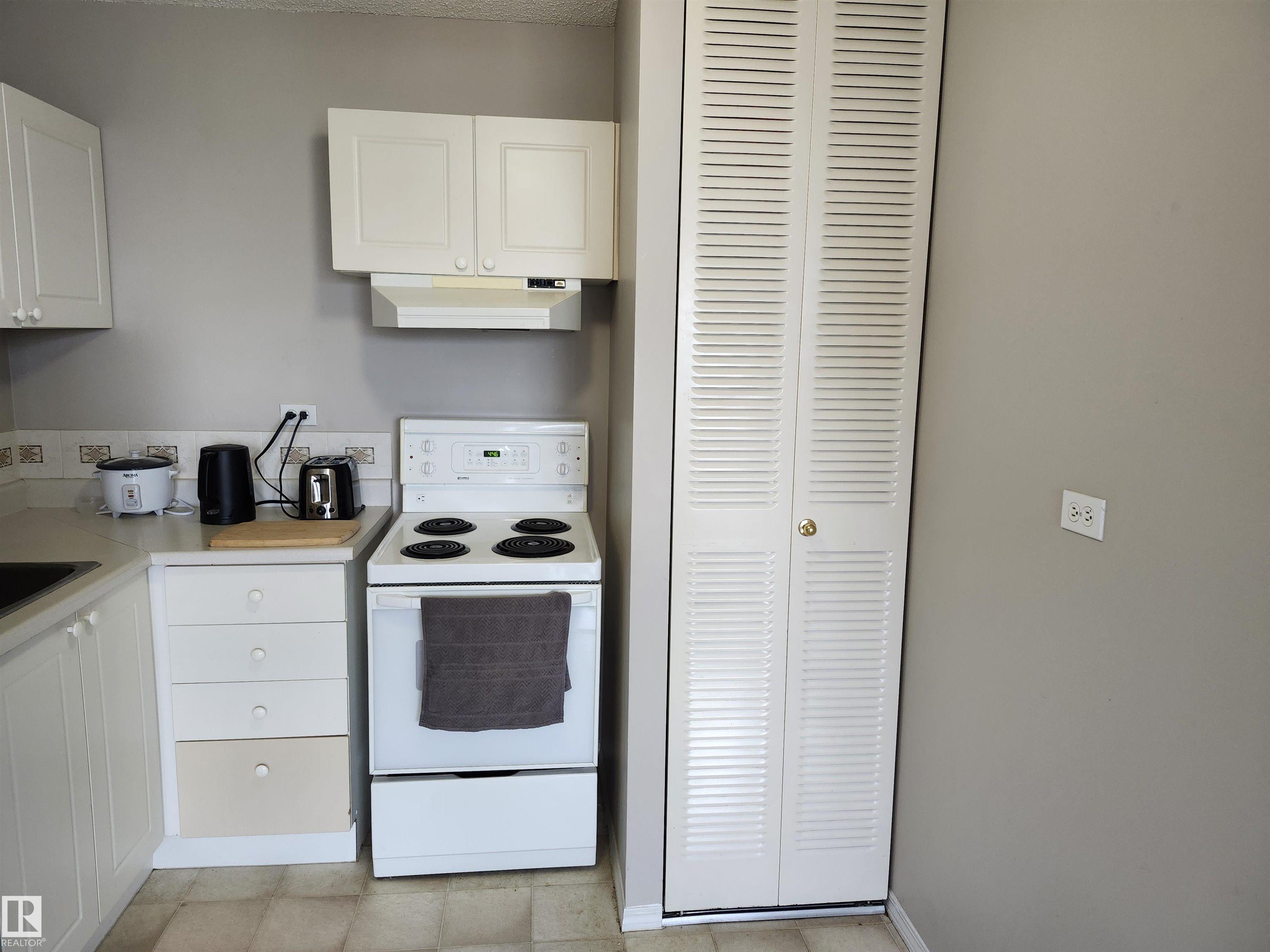 https://zimg.paragon.ice.com/ParagonImages/Property/PM/RAE/225398295/11/0/0/edf705dea1fcaaa2d5e6a2a55a2665da/1/f650e7ab8b0c006a7f5e2681cd0370b6/225398295-803d2228-0e3d-47fd-8b33-34231e61c143.JPG