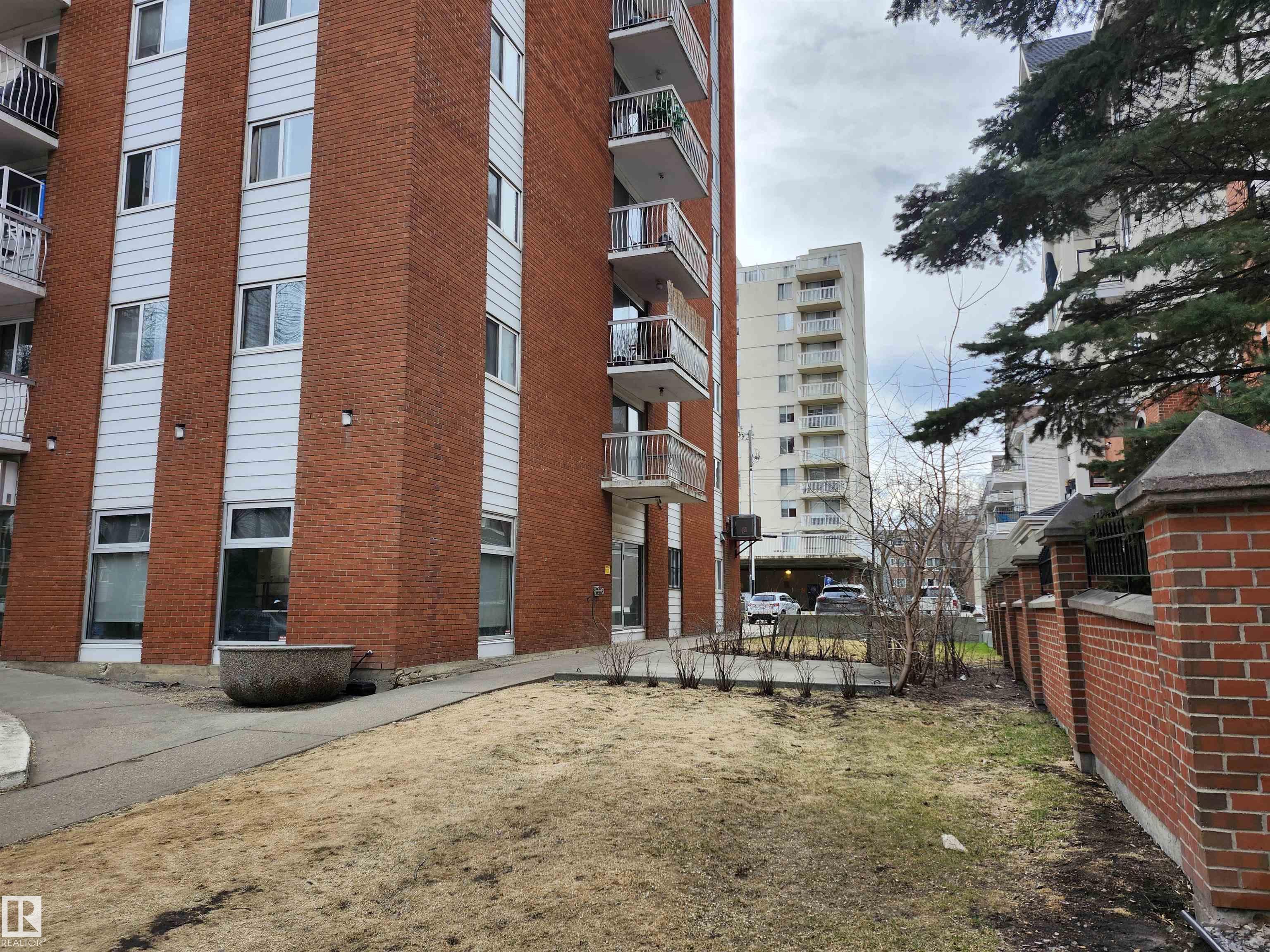 https://zimg.paragon.ice.com/ParagonImages/Property/PM/RAE/225398295/24/0/0/86a17e8373cd73720ba455bd9e1b75d7/1/f650e7ab8b0c006a7f5e2681cd0370b6/225398295-f6542bb0-5f6e-4b6c-b522-0ee5e426cbf4.JPG