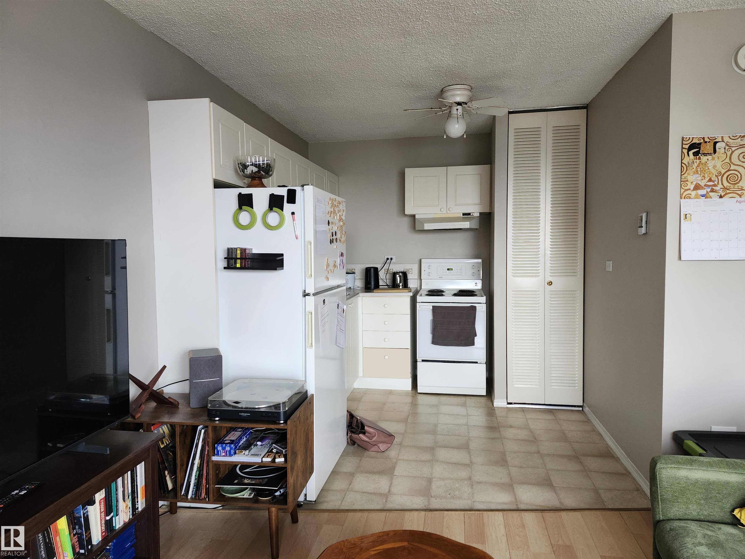 https://zimg.paragon.ice.com/ParagonImages/Property/PM/RAE/225398295/7/0/0/848af36cb490815c20132a7ffde1b07e/1/f650e7ab8b0c006a7f5e2681cd0370b6/225398295-1cd0083c-4b70-493f-a6e4-0d6ae27cd2f1.JPG