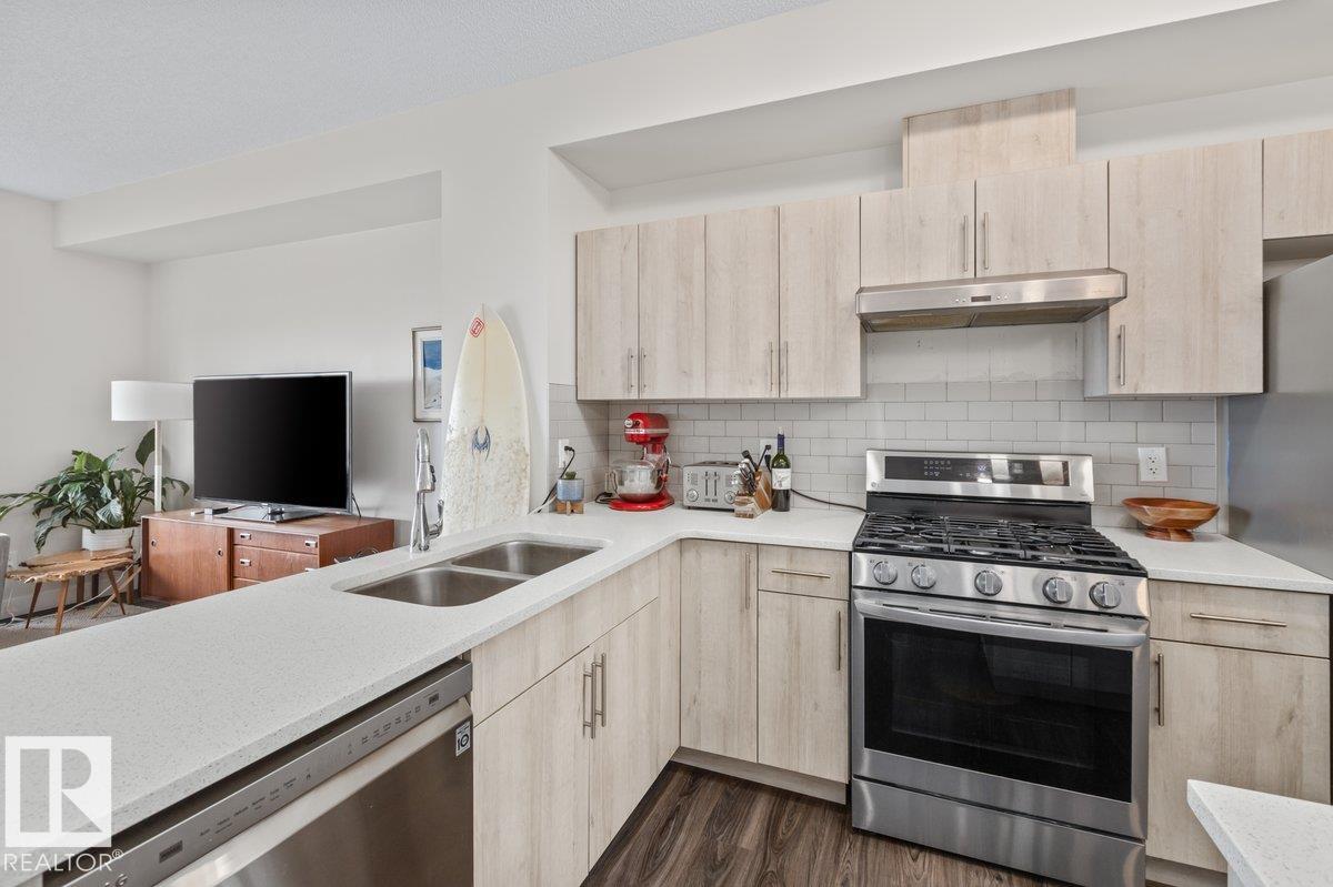 Photo 11 at 21 - 979 Crystallina Nera Way NW, Crystallina Nera West, Edmonton