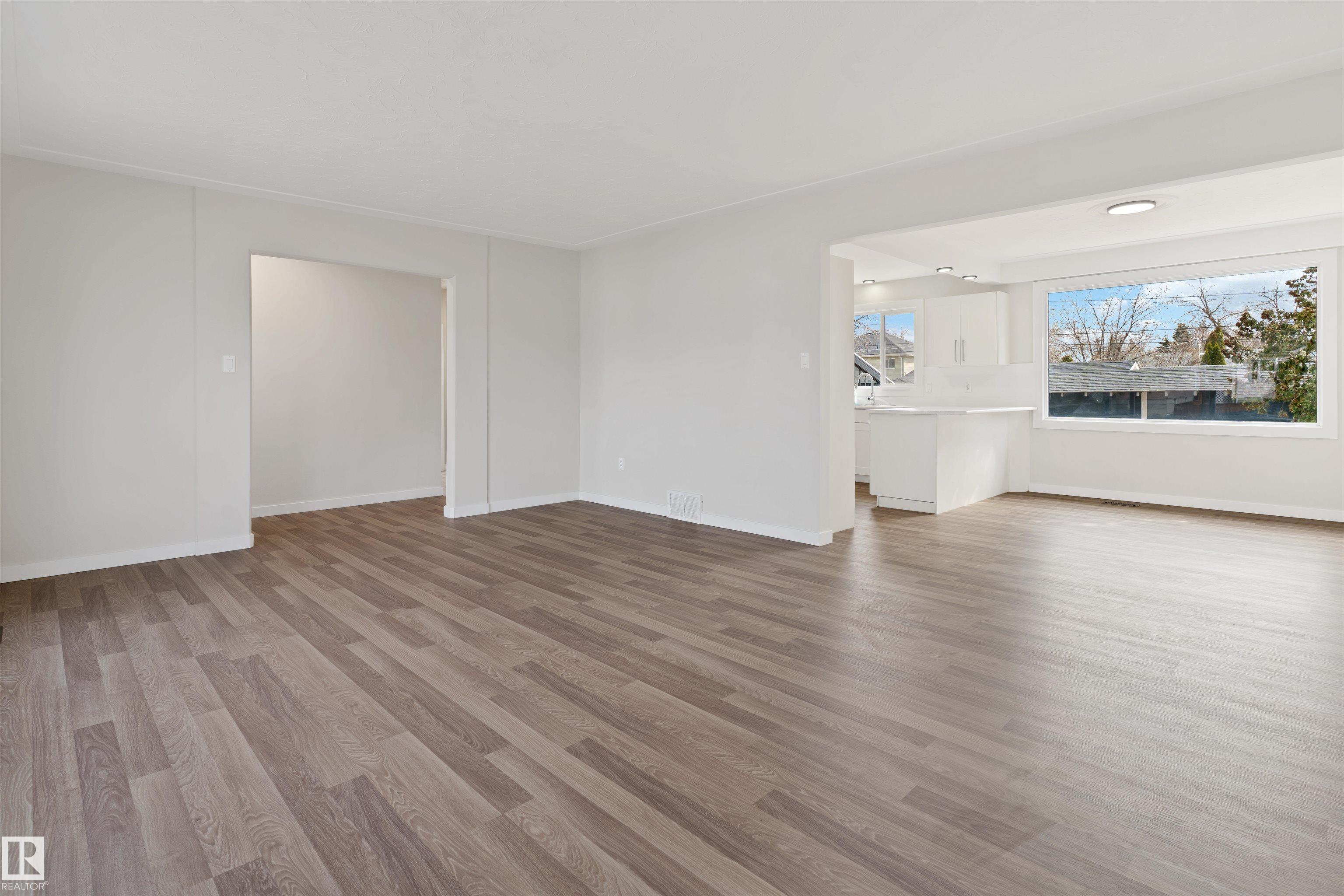 Photo 5 at 12411 90 Street NW, Delton, Edmonton