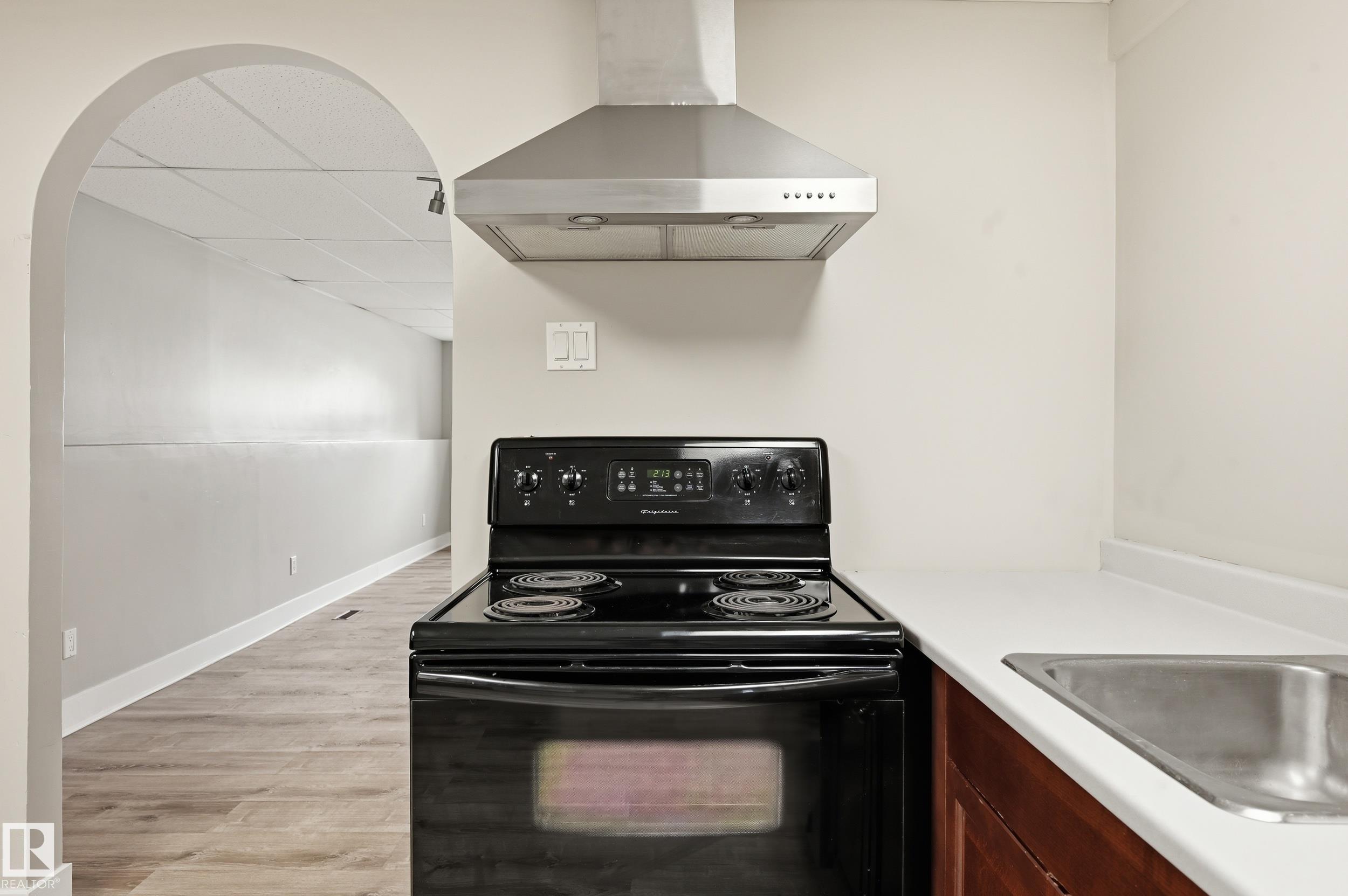 https://zimg.paragon.ice.com/ParagonImages/Property/PM/RAE/225398308/31/0/0/00d208962ecea0b7ed72f67864fe5e5b/1/f0b8484077368edbc89969676f260d6b/225398308-0bfa393b-6a30-4381-80b1-317f7c2d27df.JPG