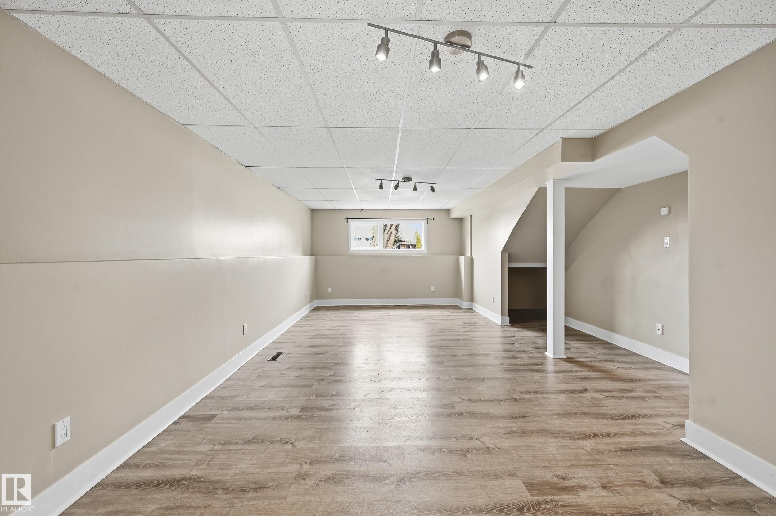 https://zimg.paragon.ice.com/ParagonImages/Property/PM/RAE/225398308/34/0/0/7ee073480fb6b0315dbd31c5bd6794ba/1/f0b8484077368edbc89969676f260d6b/225398308-ea096e9d-b4ce-492b-a787-a17f8ad03d67.JPG