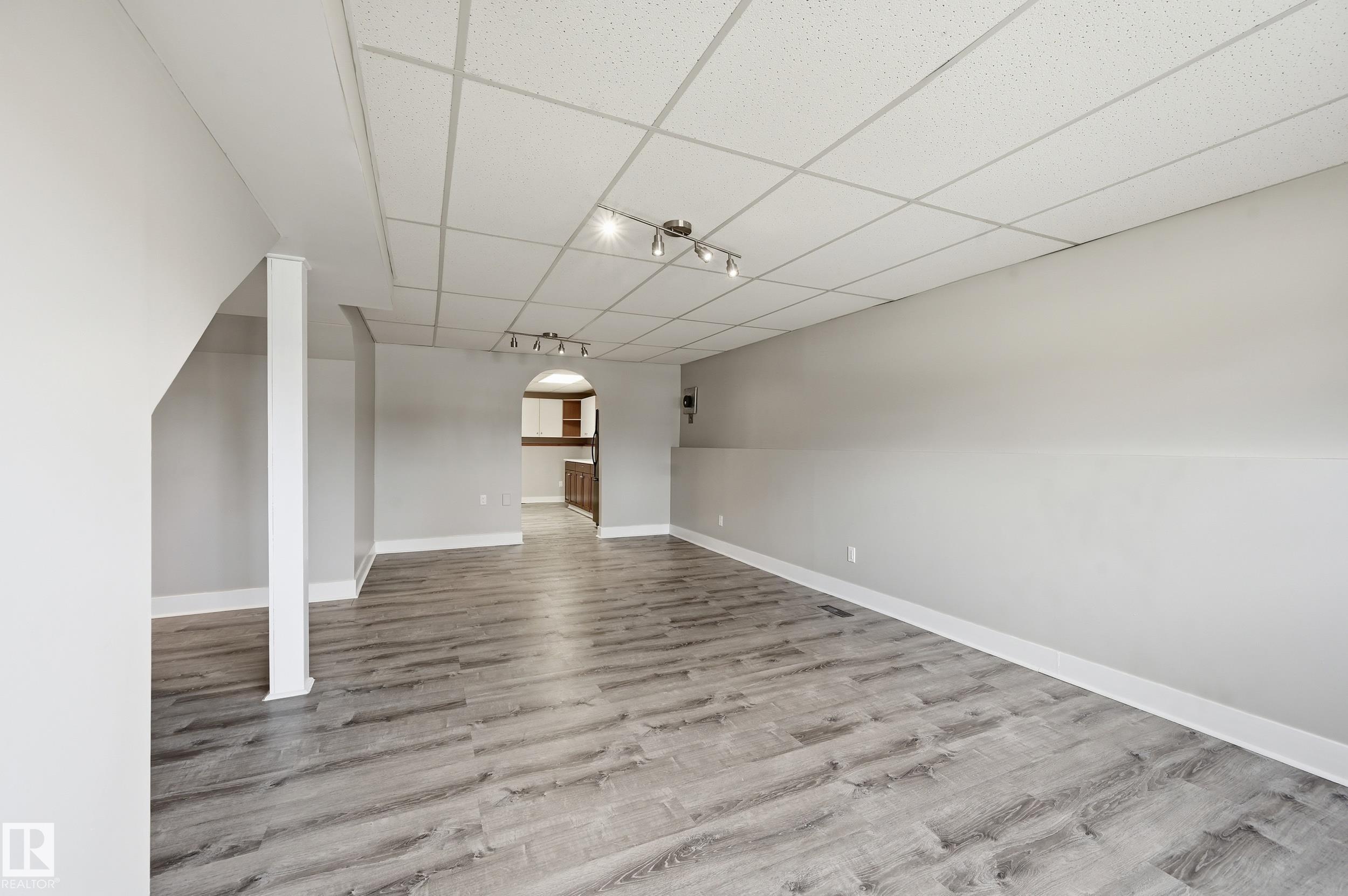 https://zimg.paragon.ice.com/ParagonImages/Property/PM/RAE/225398308/36/0/0/cbe2b2ce8370cfeaa98f2adc7ffdfd5a/1/f0b8484077368edbc89969676f260d6b/225398308-306544cd-b163-4f47-a263-fef1e44939d2.JPG