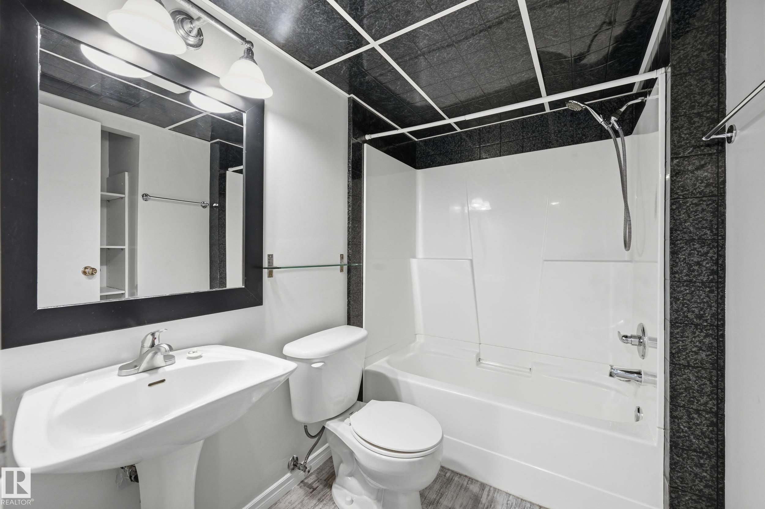 https://zimg.paragon.ice.com/ParagonImages/Property/PM/RAE/225398308/39/0/0/2d5dd2ab1e20d52a8896be9763744875/1/f0b8484077368edbc89969676f260d6b/225398308-7f516aa4-bbbd-4886-a4a5-409598b66481.JPG