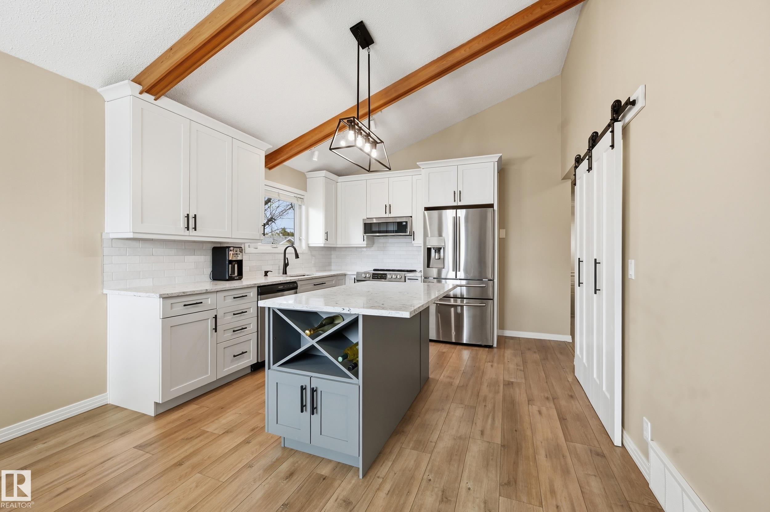 https://zimg.paragon.ice.com/ParagonImages/Property/PM/RAE/225398308/8/0/0/936a269821f36ab005ea778adb1c12ed/1/f0b8484077368edbc89969676f260d6b/225398308-15a09960-d0bd-4b6d-8430-2bfcc458701b.JPG