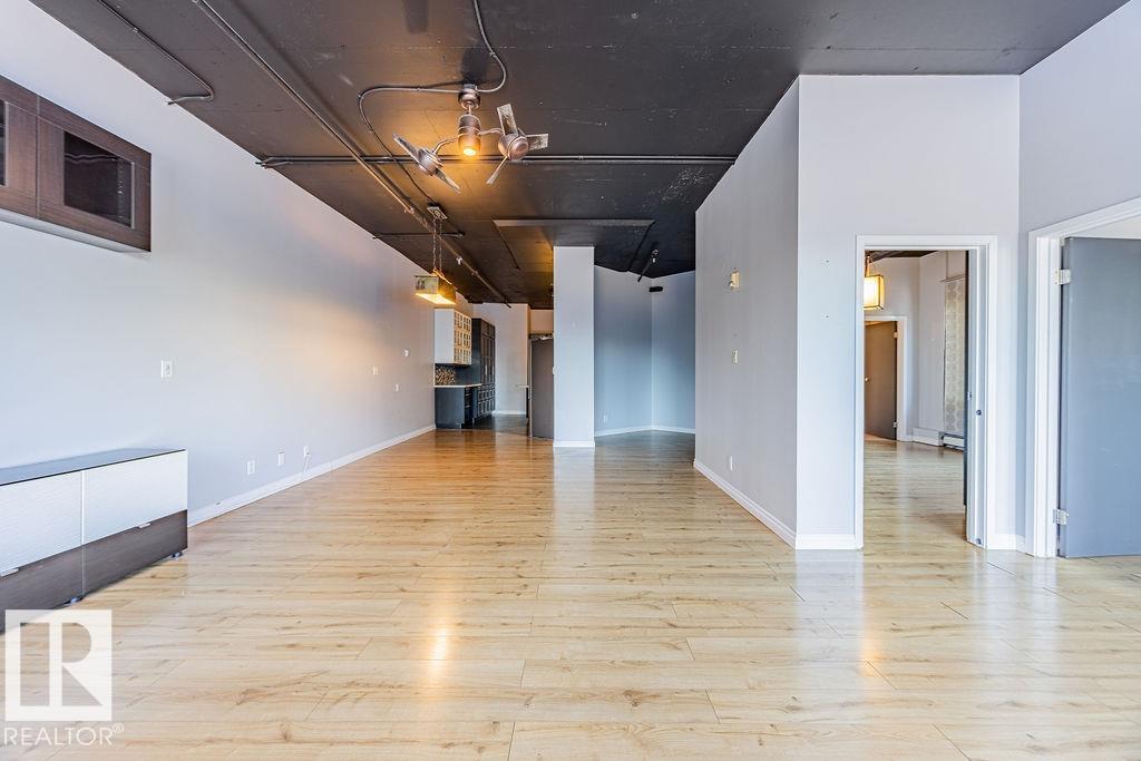 https://zimg.paragon.ice.com/ParagonImages/Property/PM/RAE/225398316/9/0/0/38a0b04f92bbe9be69e379e8955bfcd7/1/fbcb8a4a20c7c5a125780a8d2302e896/225398316-28e22ff5-0db3-44f3-9b6a-d6aec6244350.JPG
