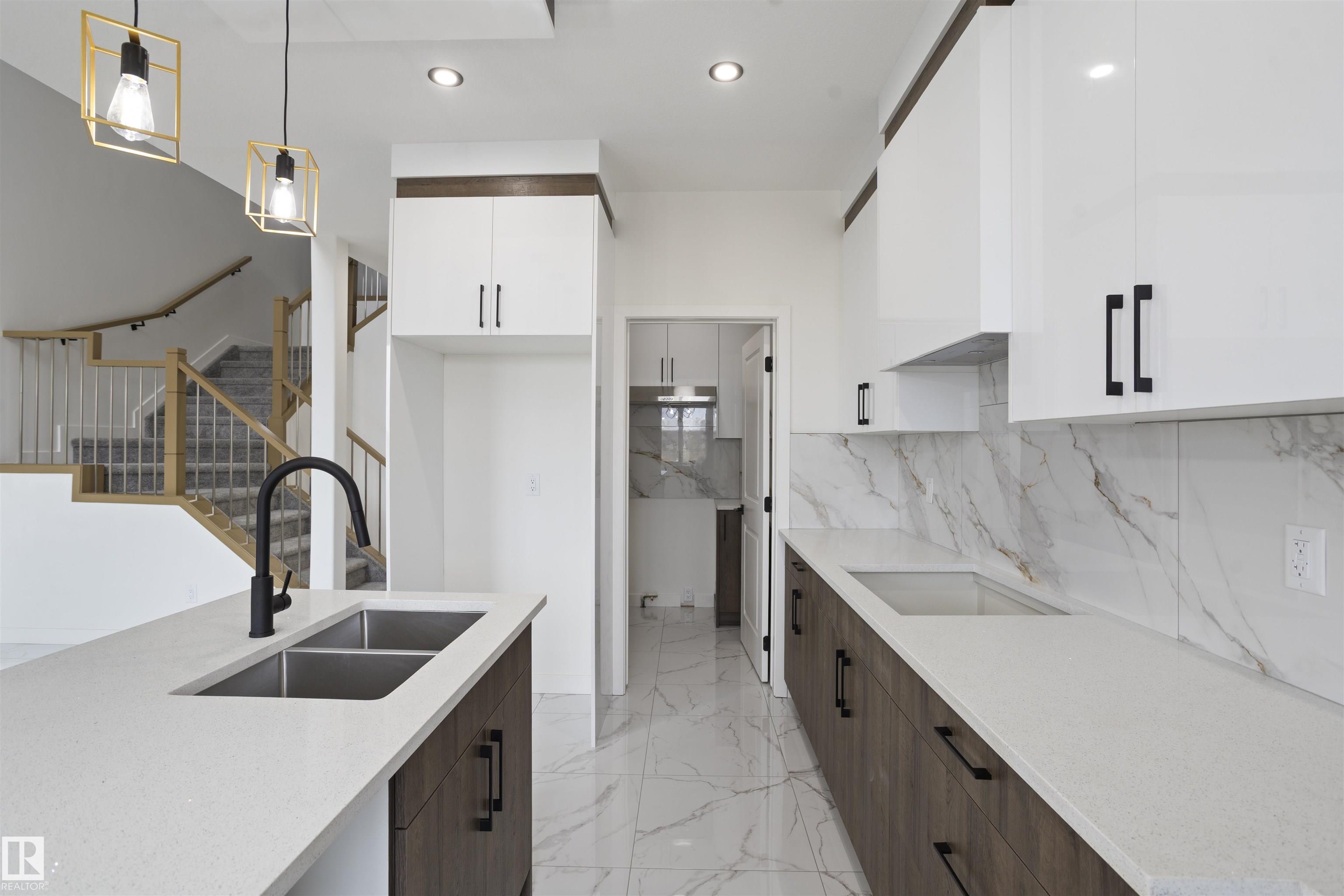 https://zimg.paragon.ice.com/ParagonImages/Property/PM/RAE/225398329/23/0/0/97acc945901fd0af2cd8a96add80de3b/1/ed25caf833f5da93676b9fe7b96afc94/225398329-fc2c0167-2336-46f2-9e61-bb0850ba7ea4.JPG