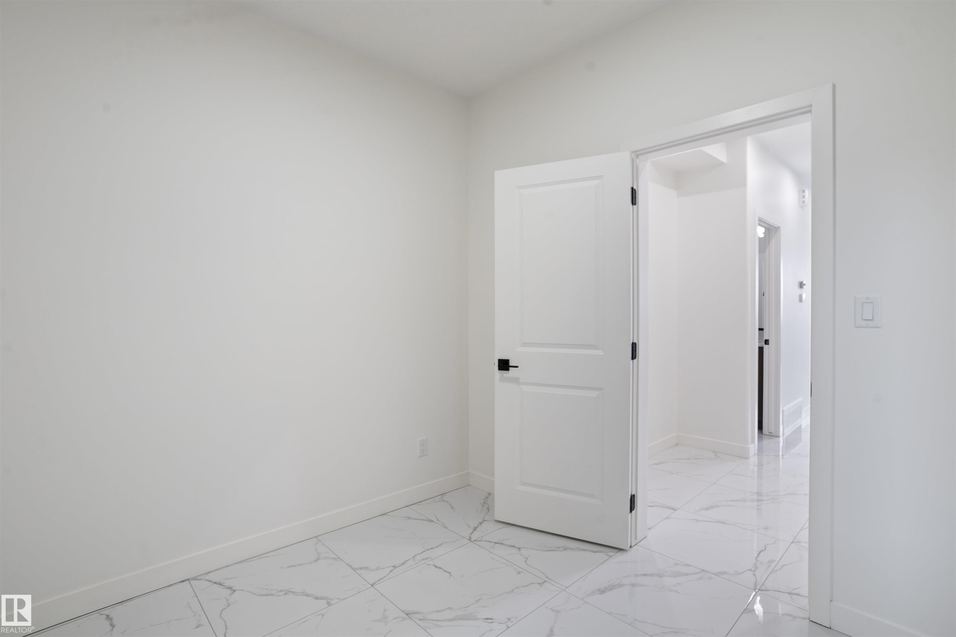 https://zimg.paragon.ice.com/ParagonImages/Property/PM/RAE/225398329/6/0/0/a6a93a6ece34e36cb381f1ec1bd0ae38/1/ed25caf833f5da93676b9fe7b96afc94/225398329-e8a9ae48-6675-403f-8306-a12aacc4b61f.JPG