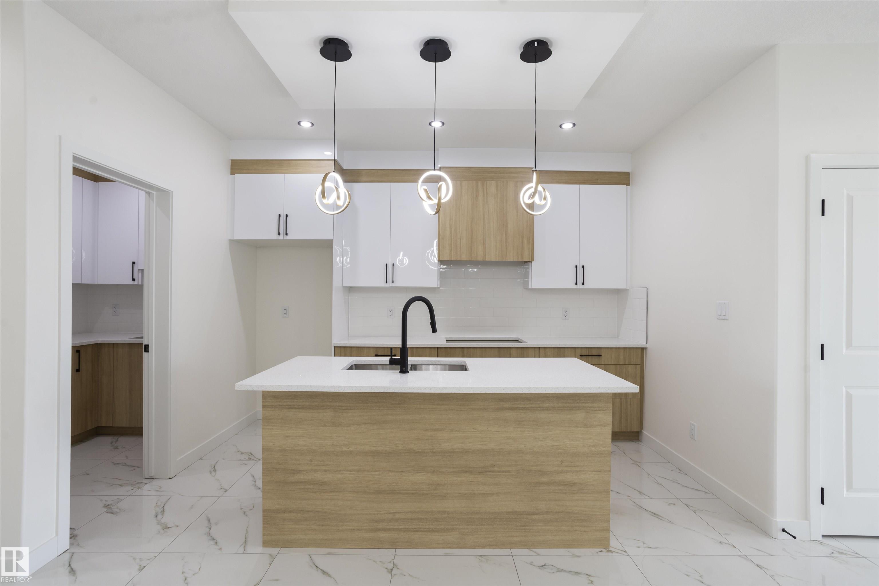 https://zimg.paragon.ice.com/ParagonImages/Property/PM/RAE/225398331/10/0/0/e366f2af7d8d7c29b1e54b820a9c2c31/1/d4be34fc4ad73c1e61e3d8dfcd605797/225398331-8deb52c2-f4a2-4fa4-a408-ea9b71946abd.JPG