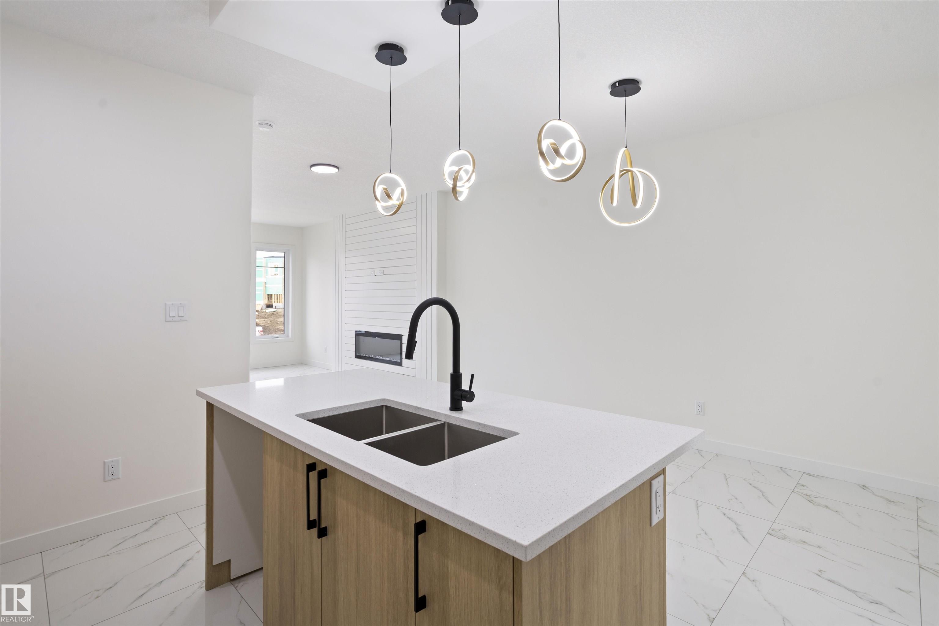 https://zimg.paragon.ice.com/ParagonImages/Property/PM/RAE/225398331/14/0/0/af2919c6cbd473c80ed756703091445a/1/d4be34fc4ad73c1e61e3d8dfcd605797/225398331-edb1ca49-9ef4-4d0f-865b-9de41b3b0351.JPG