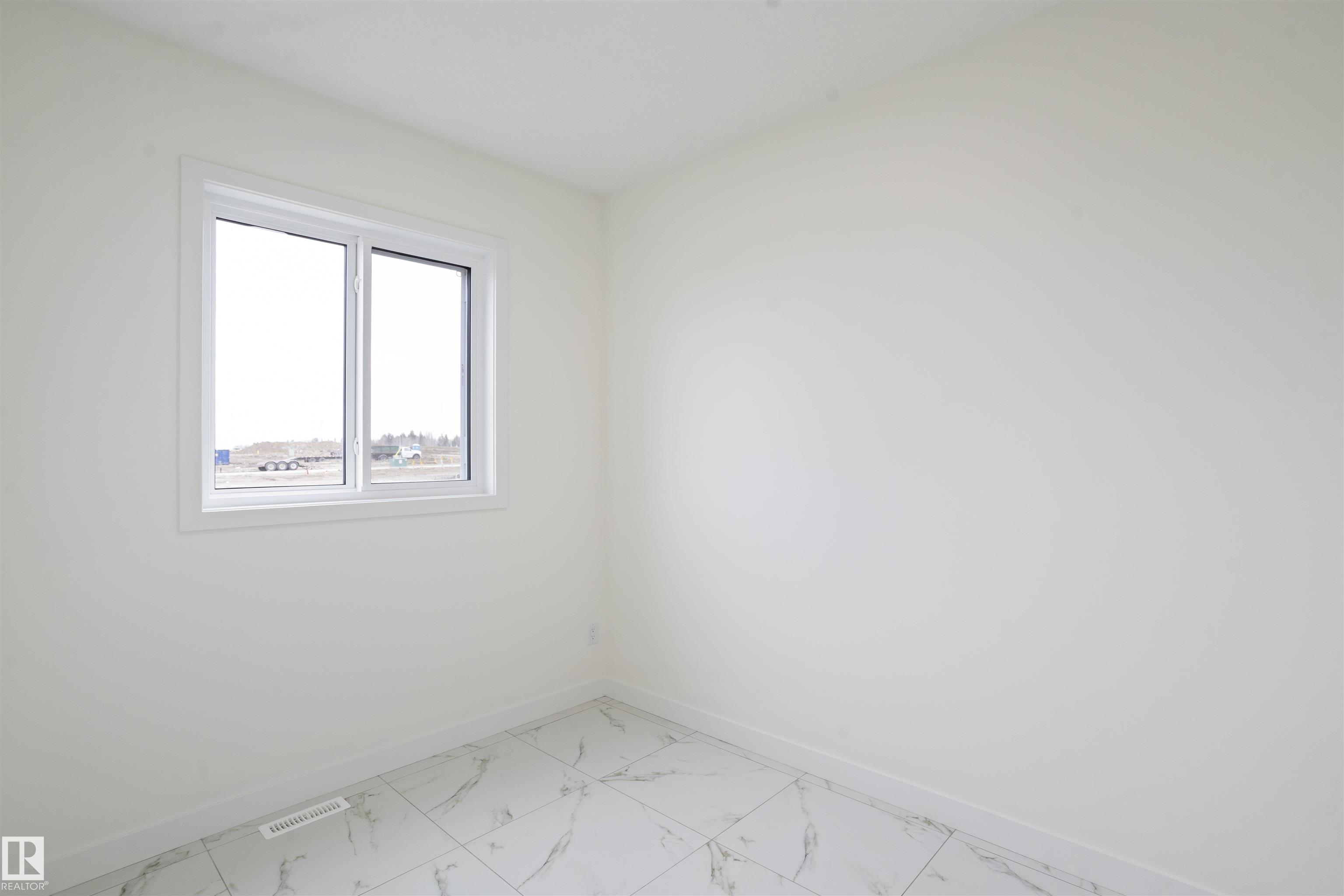 https://zimg.paragon.ice.com/ParagonImages/Property/PM/RAE/225398331/21/0/0/2aa02320658416433c524725f6e0c05e/1/d4be34fc4ad73c1e61e3d8dfcd605797/225398331-e63dd6a0-0088-481a-aed2-0f50eb43840c.JPG