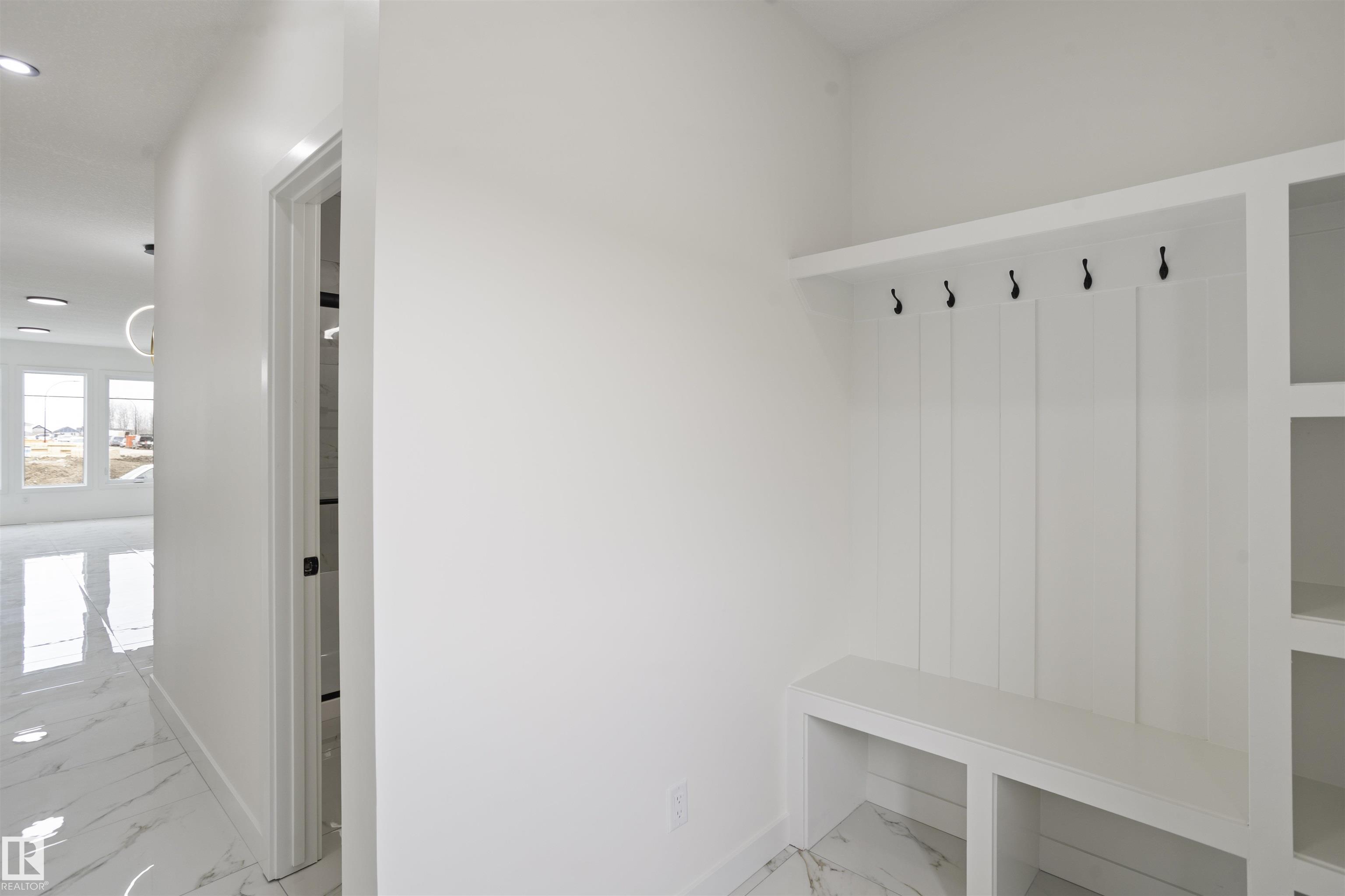 https://zimg.paragon.ice.com/ParagonImages/Property/PM/RAE/225398331/23/0/0/da18c9f88b9299d5a824303916421ee3/1/d4be34fc4ad73c1e61e3d8dfcd605797/225398331-8a2cdea0-d12f-4e03-88b3-6c43a150fa1c.JPG