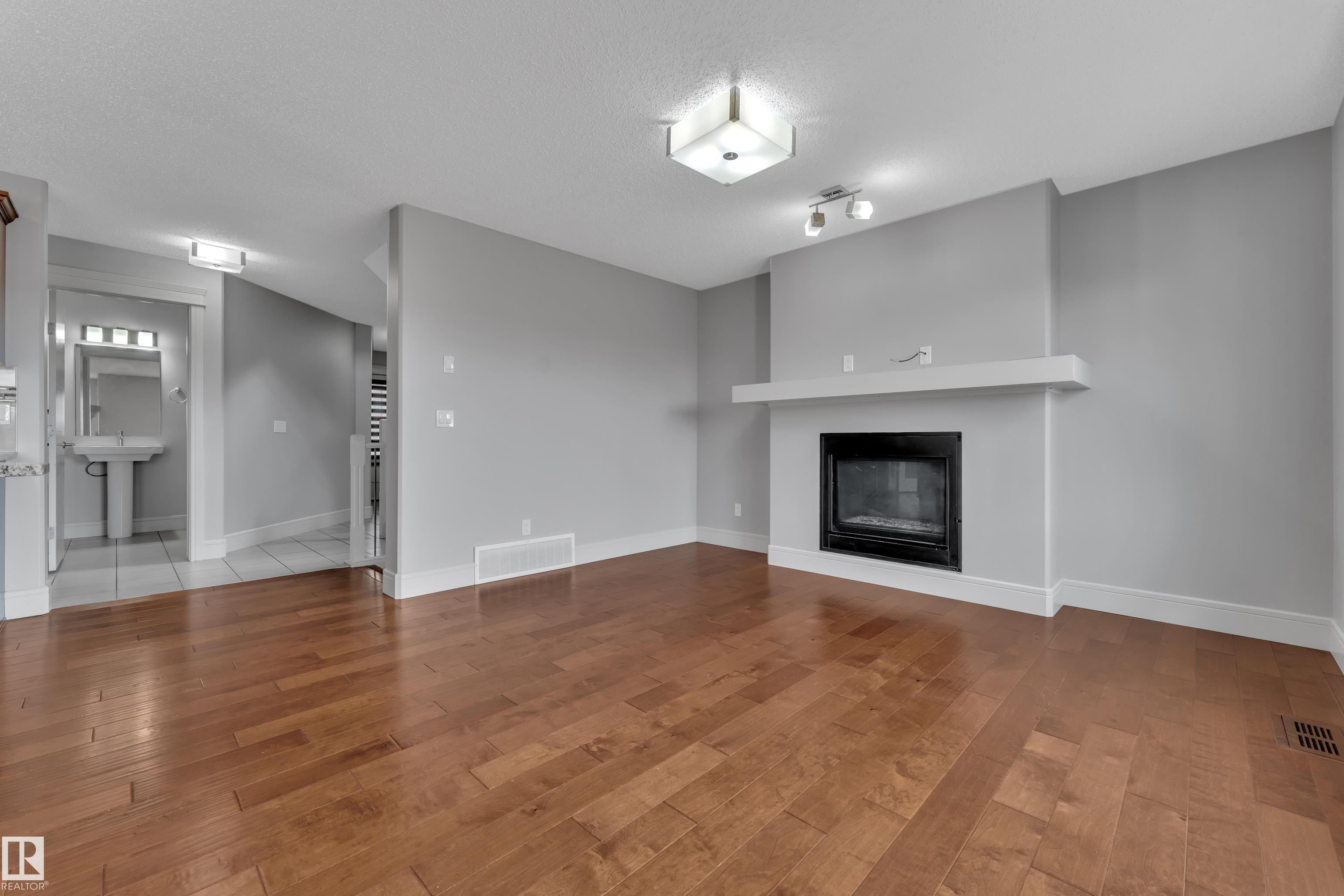 https://zimg.paragon.ice.com/ParagonImages/Property/PM/RAE/225398332/13/0/0/84d691d43b9356fb7167738ea42ce927/1/9721f58f35395e9fd643d5d28673c232/225398332-e43296eb-31eb-4f1e-8f13-132b089027cd.JPG