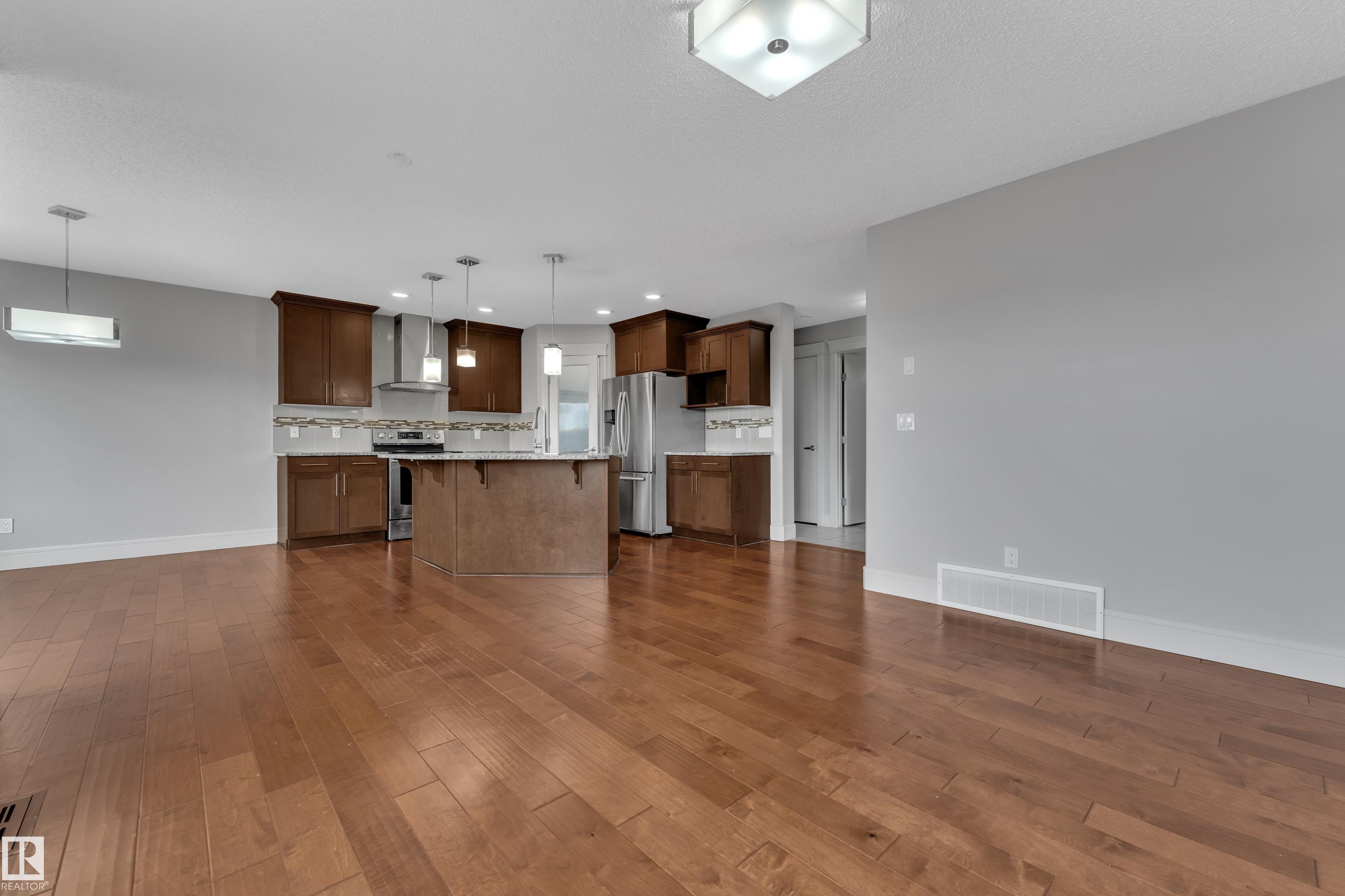https://zimg.paragon.ice.com/ParagonImages/Property/PM/RAE/225398332/14/0/0/71f9921703f98f804978ac5d232e1d0e/1/9721f58f35395e9fd643d5d28673c232/225398332-60d3c08f-7d74-4943-9ffe-b2ea880c51f6.JPG