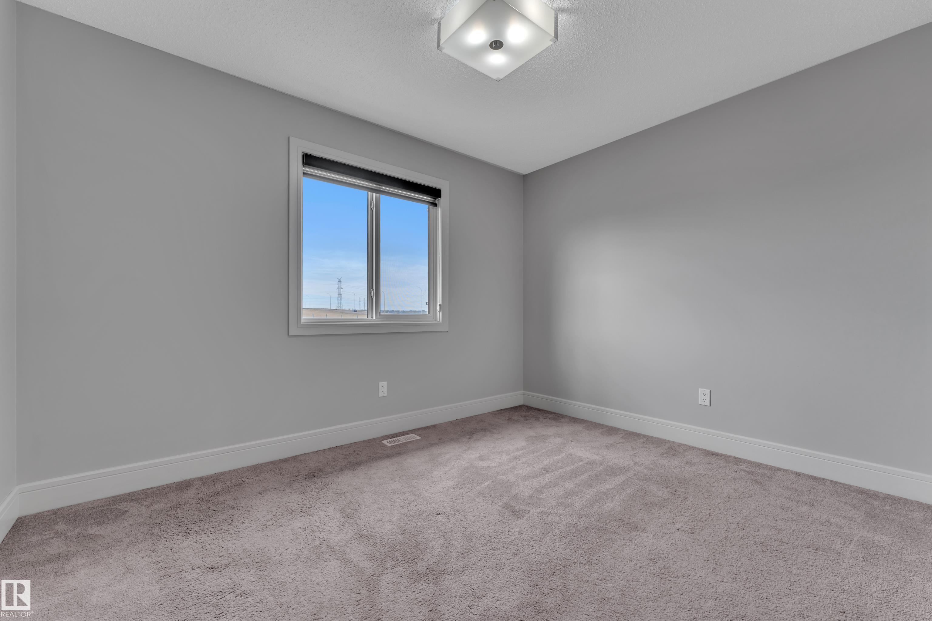 https://zimg.paragon.ice.com/ParagonImages/Property/PM/RAE/225398332/23/0/0/05141ff784307fb79c9f70f63c7db22e/1/9721f58f35395e9fd643d5d28673c232/225398332-c7dddacb-e875-4082-a29a-50ce5a29746e.JPG