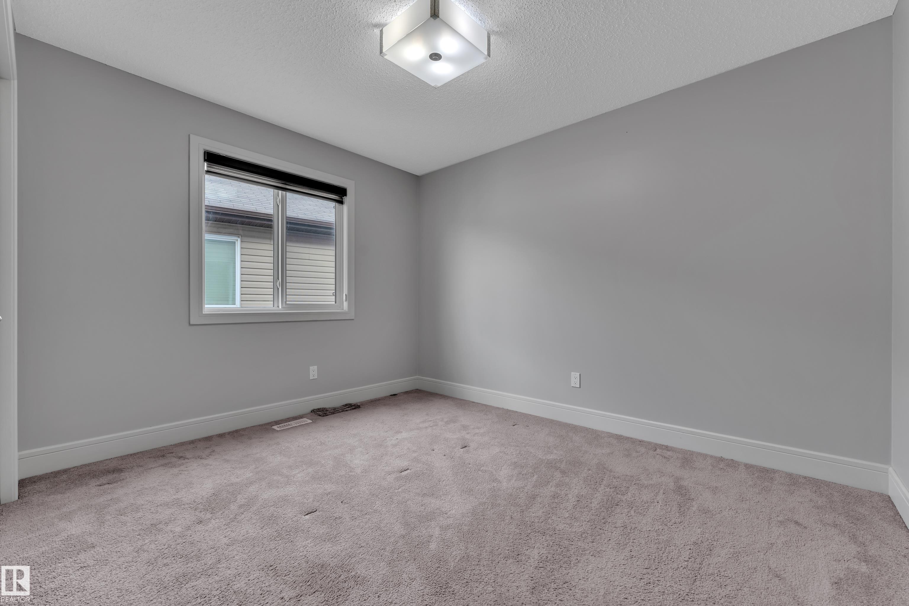 https://zimg.paragon.ice.com/ParagonImages/Property/PM/RAE/225398332/25/0/0/534b505a58a07f2a7f0a31a613273a88/1/9721f58f35395e9fd643d5d28673c232/225398332-17a6f430-c62b-4e7d-ba0d-1b7be66afe26.JPG