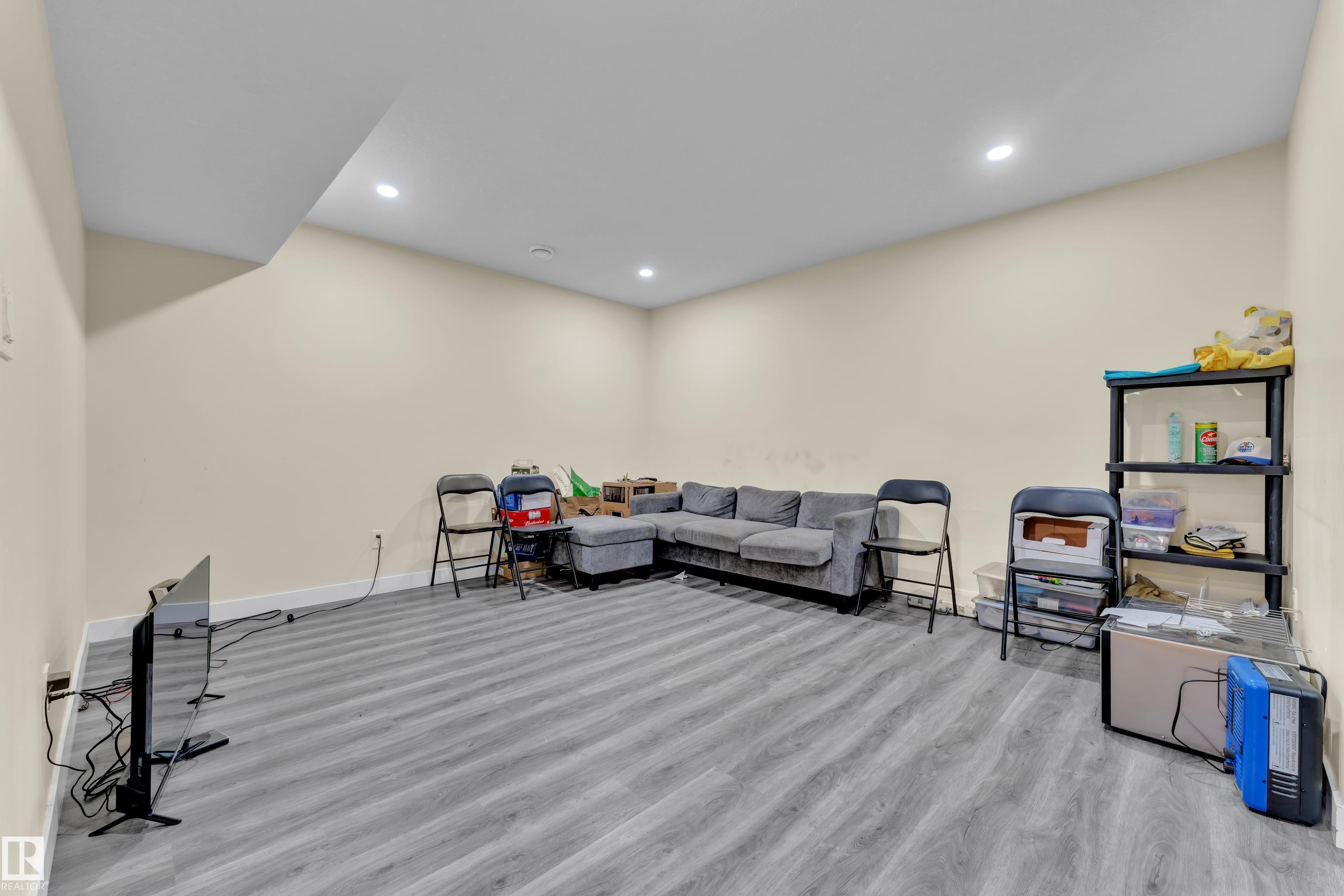https://zimg.paragon.ice.com/ParagonImages/Property/PM/RAE/225398332/35/0/0/280443f95fc518c1947a625ef0249a39/1/9721f58f35395e9fd643d5d28673c232/225398332-343df762-8b69-4d88-9cea-06e716c984a7.JPG