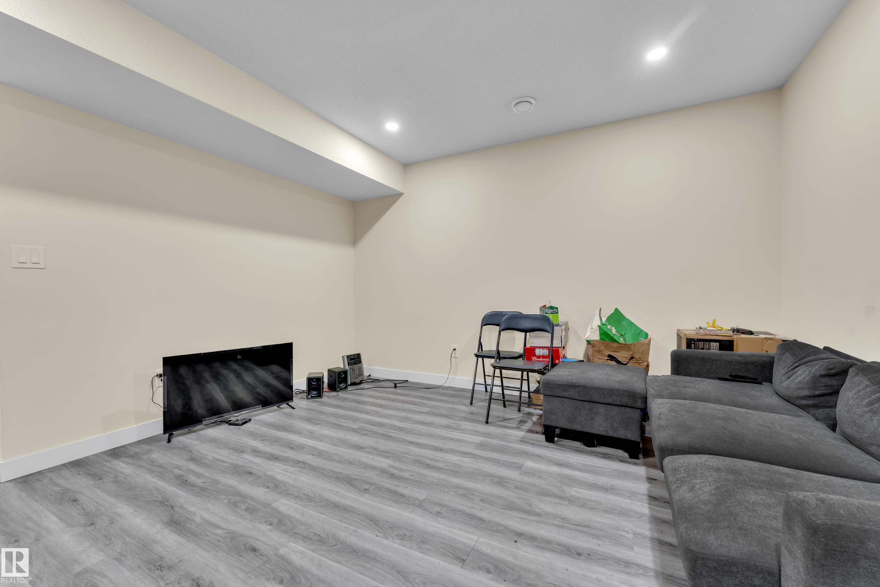 https://zimg.paragon.ice.com/ParagonImages/Property/PM/RAE/225398332/36/0/0/9fb961b1bbad4ad4655a24837e73a23a/1/9721f58f35395e9fd643d5d28673c232/225398332-0b884bd1-540c-4625-83ba-7e4da0e6a01a.JPG