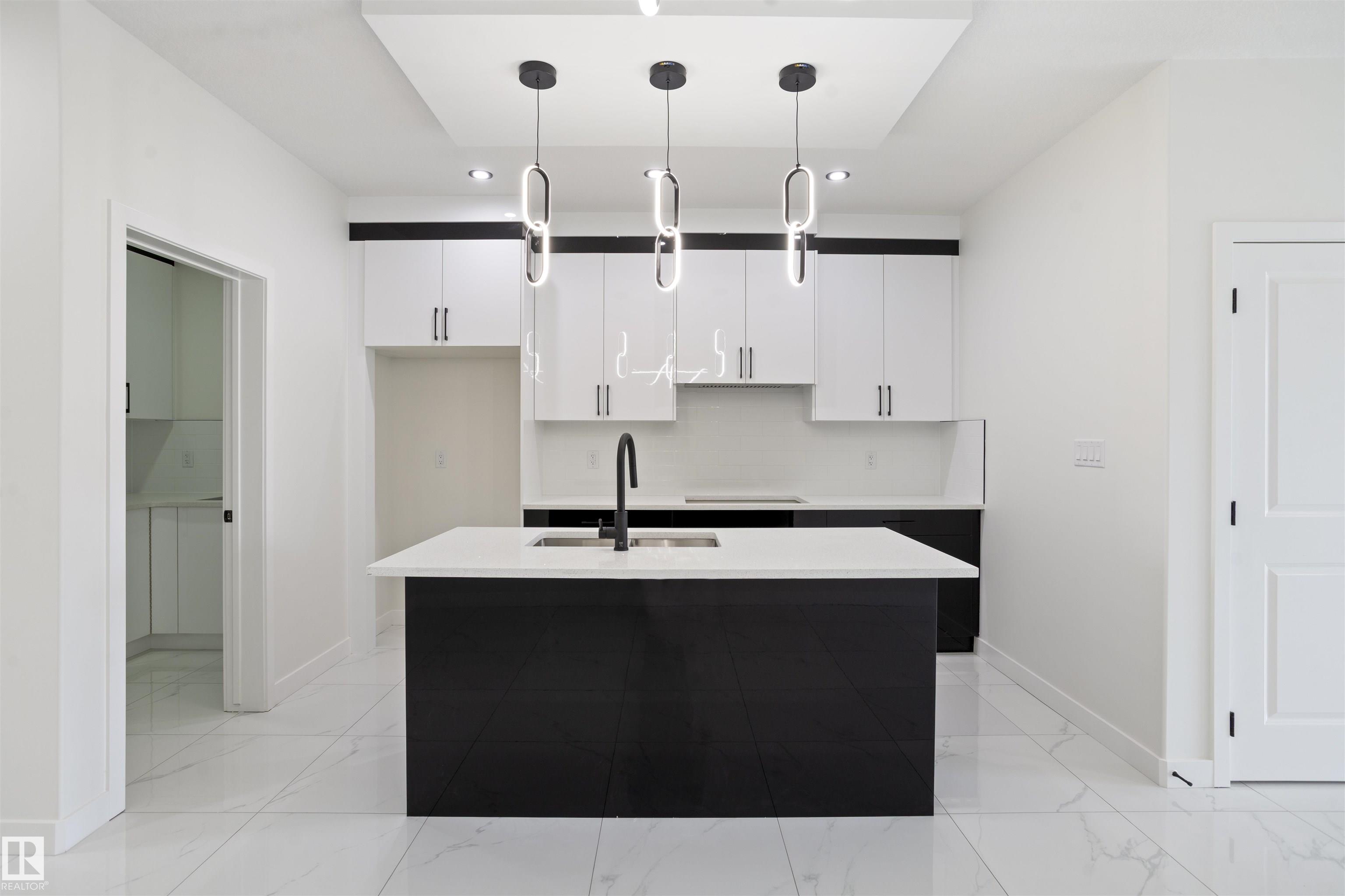 https://zimg.paragon.ice.com/ParagonImages/Property/PM/RAE/225398335/11/0/0/795debae2454c8f018839de989176add/1/f2bf2e5007a31aaba1d17b87b61c095b/225398335-0af1de4e-dbb3-4cfb-9e0f-226a28a03ec5.JPG