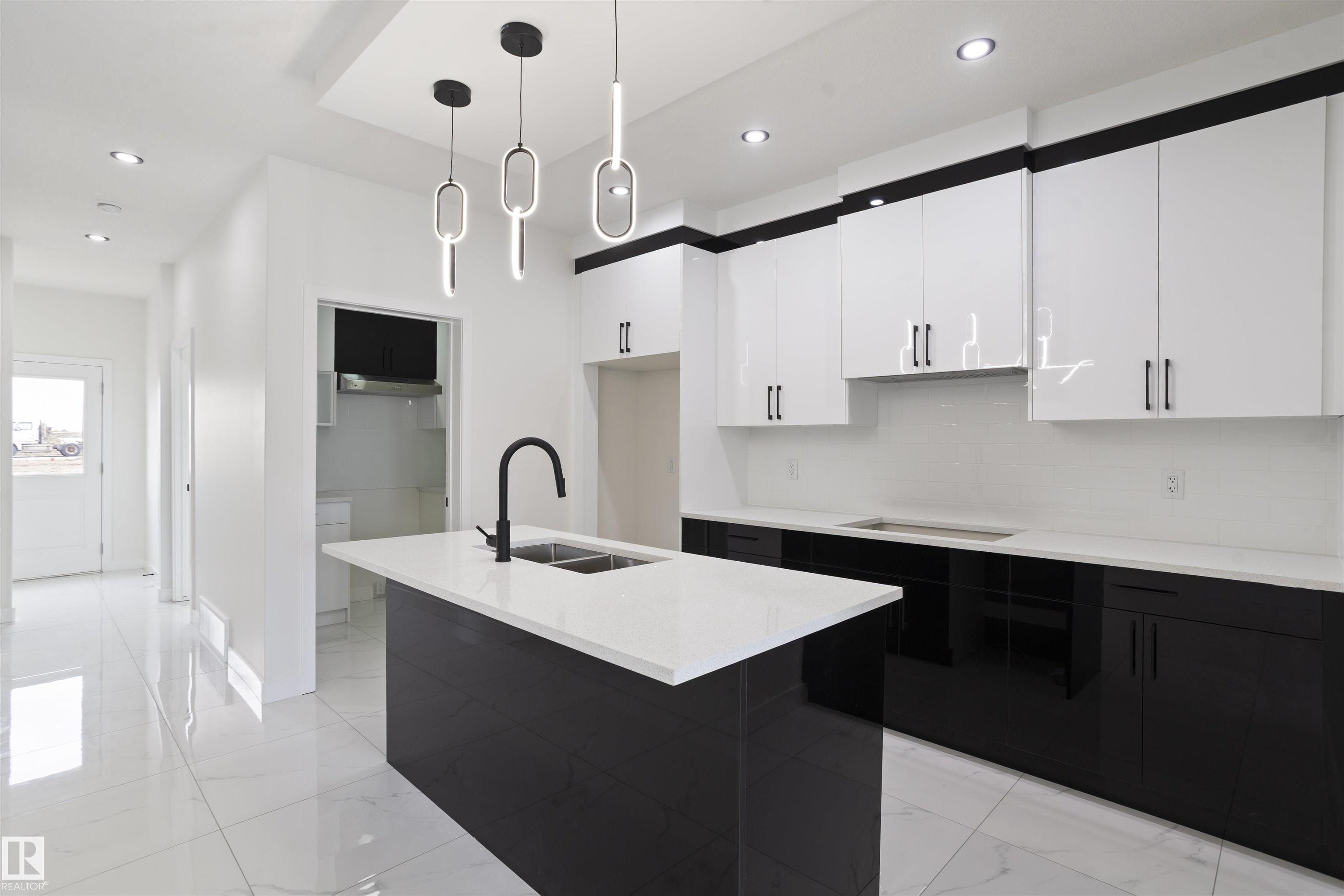 https://zimg.paragon.ice.com/ParagonImages/Property/PM/RAE/225398335/12/0/0/77259e7785b7dd91dfa9396352faa831/1/f2bf2e5007a31aaba1d17b87b61c095b/225398335-24b02d8e-657d-4965-bcdd-4847fdb5fd11.JPG