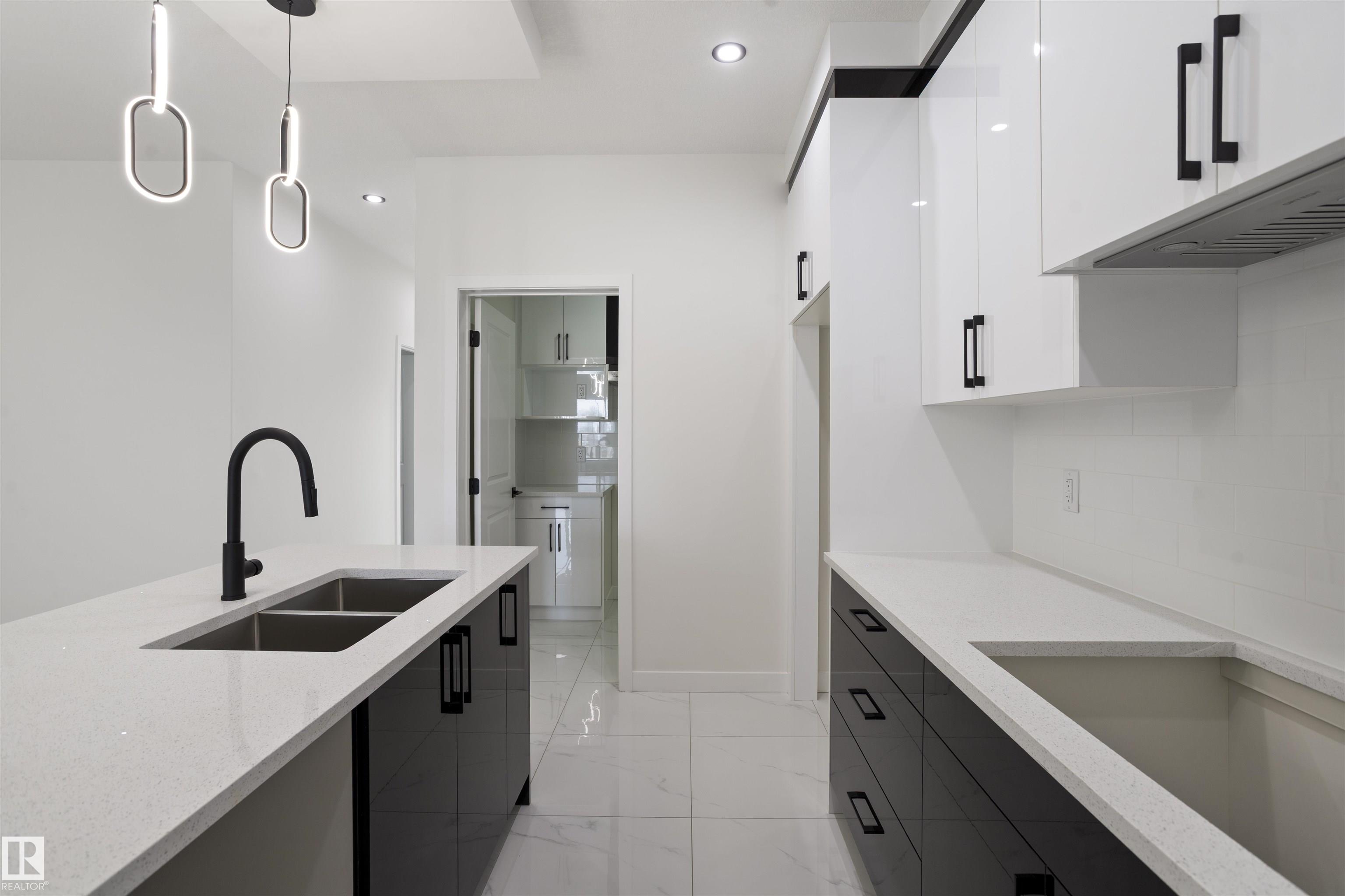 https://zimg.paragon.ice.com/ParagonImages/Property/PM/RAE/225398335/14/0/0/aac897db8b4e11fe0e5a0f119b707813/1/f2bf2e5007a31aaba1d17b87b61c095b/225398335-9ad63673-1fa0-4efc-b95c-1999bcbccca6.JPG