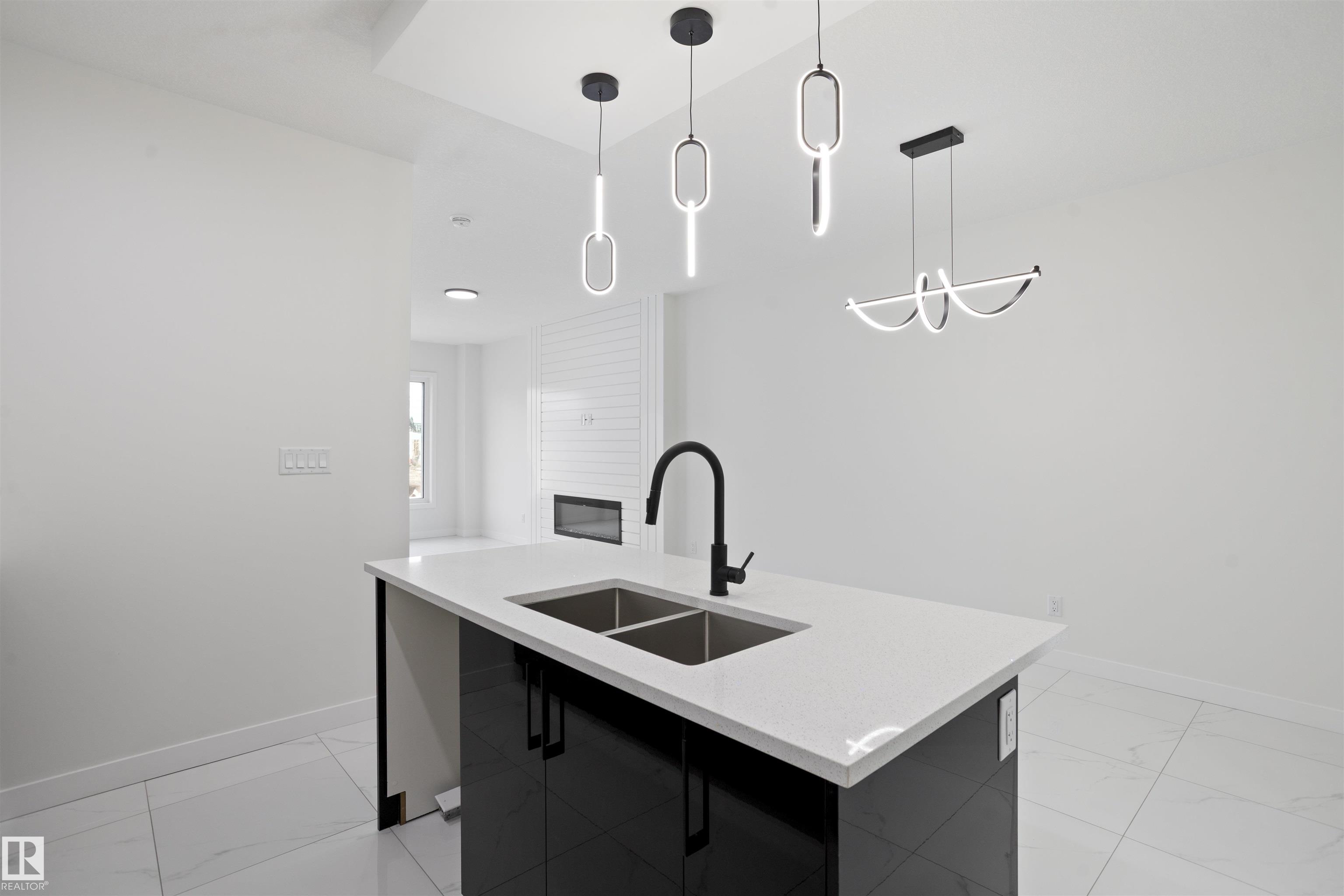 https://zimg.paragon.ice.com/ParagonImages/Property/PM/RAE/225398335/15/0/0/45a8770879567278deec9f870fd40eba/1/f2bf2e5007a31aaba1d17b87b61c095b/225398335-c299d665-a998-42e9-95e2-4af700f665a6.JPG