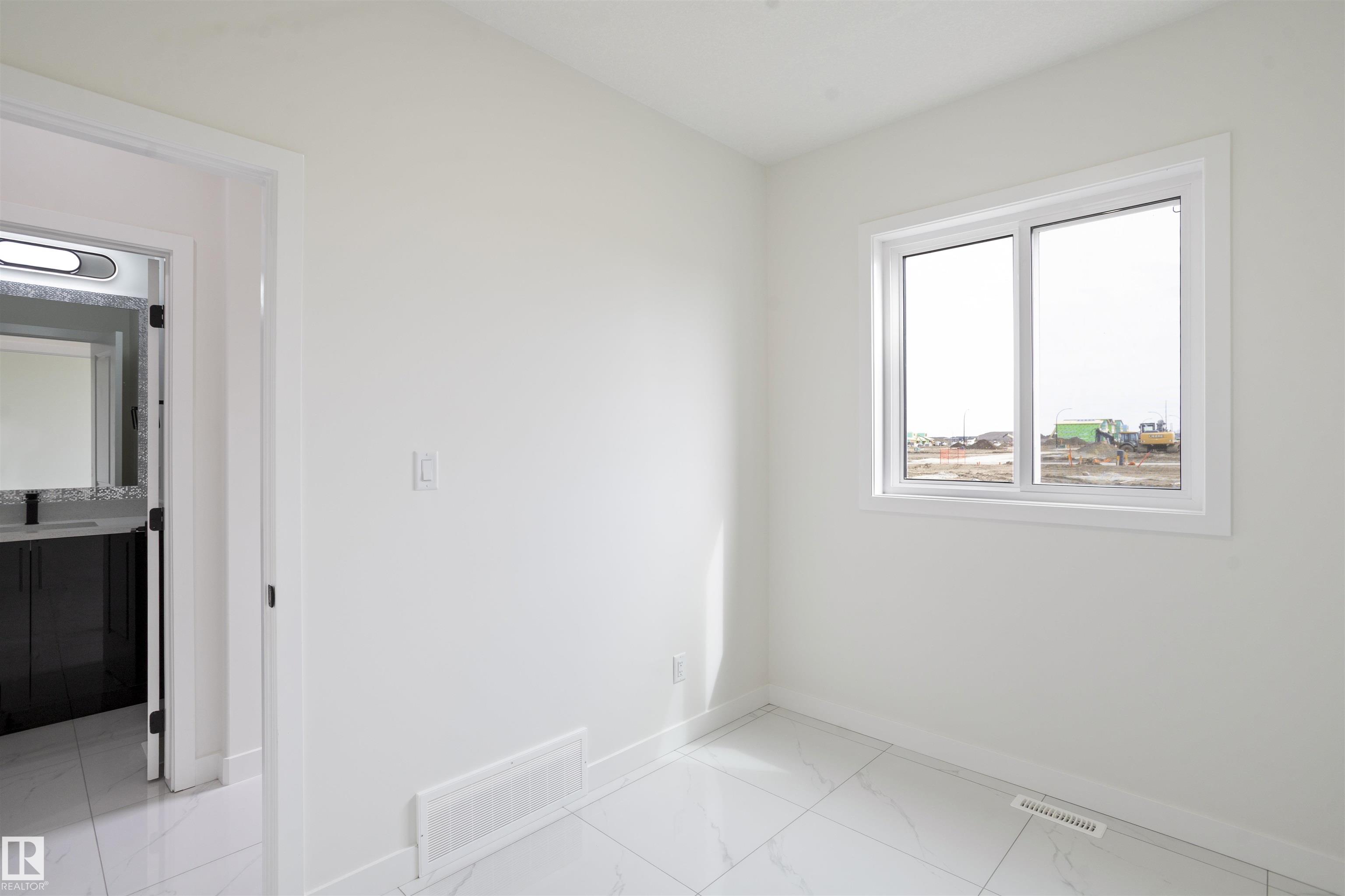 https://zimg.paragon.ice.com/ParagonImages/Property/PM/RAE/225398335/23/0/0/26cae48a1f3e5148866ec1831f190cfa/1/f2bf2e5007a31aaba1d17b87b61c095b/225398335-c03fdf31-c299-422d-a236-ee5b993ecdcc.JPG