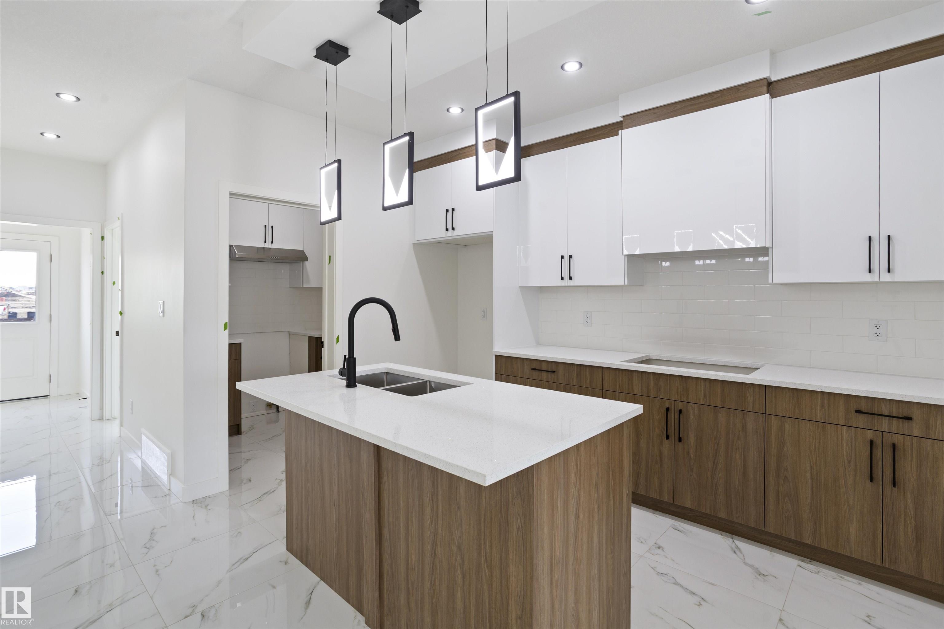 https://zimg.paragon.ice.com/ParagonImages/Property/PM/RAE/225398336/11/0/0/193f218af584c3330ef81145795c180b/1/7eb930d92084d5d21f410cebc9ee4379/225398336-ccfc8081-ca3e-418d-b41f-30466cfe74cf.JPG