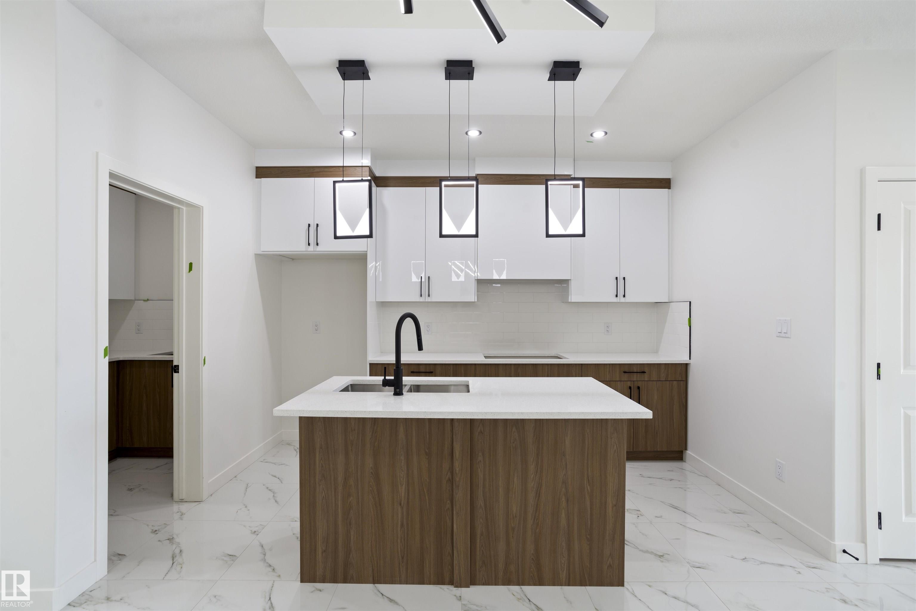 https://zimg.paragon.ice.com/ParagonImages/Property/PM/RAE/225398336/12/0/0/5a79fce31258085a025acd3ec5517c3d/1/7eb930d92084d5d21f410cebc9ee4379/225398336-3d288974-7eb3-4f91-bf87-7c6cbcf5488c.JPG