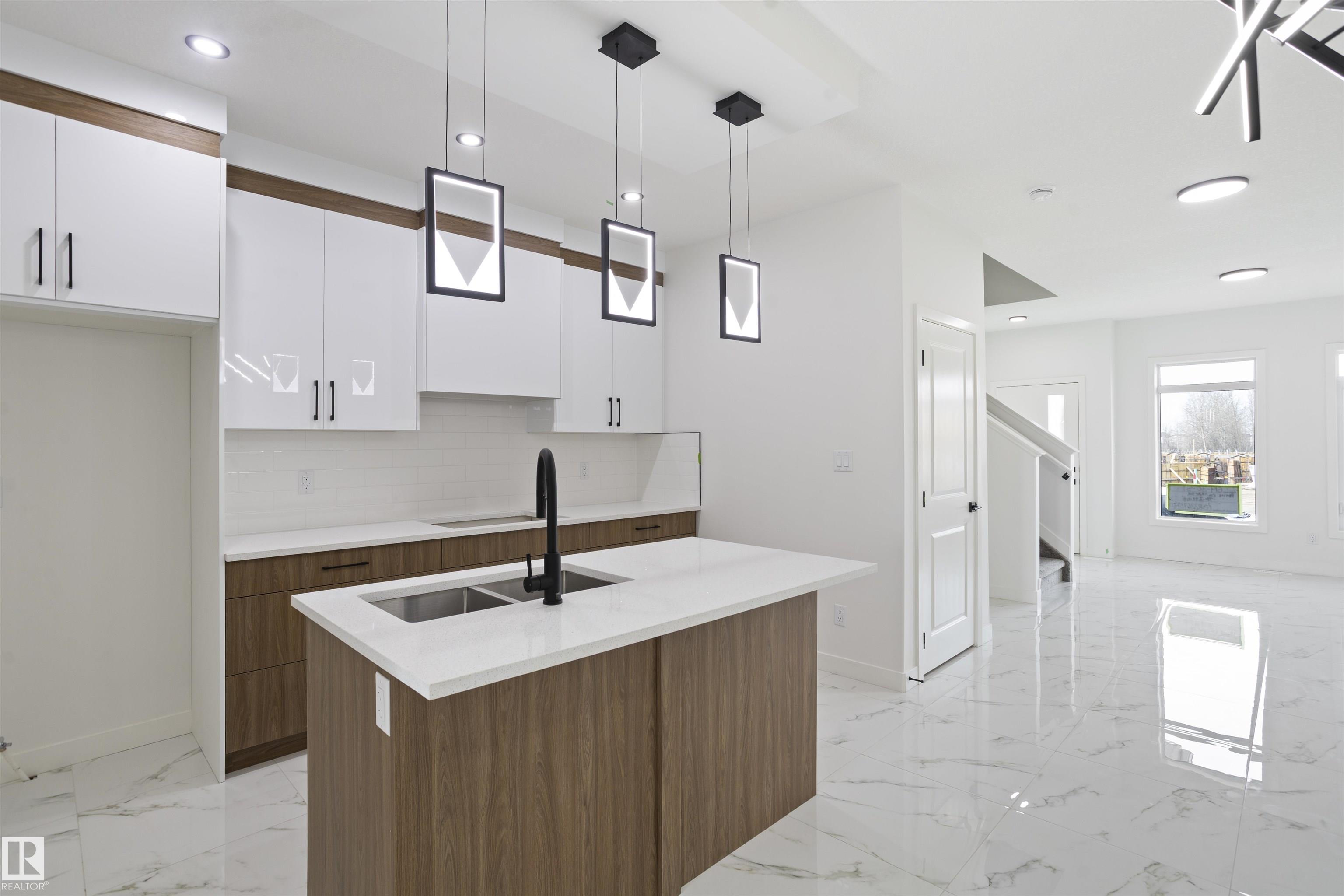 https://zimg.paragon.ice.com/ParagonImages/Property/PM/RAE/225398336/13/0/0/3218b0078c53b5862aec832ea4d5872e/1/7eb930d92084d5d21f410cebc9ee4379/225398336-2a53a6ae-c40d-477d-8a73-acac0160c786.JPG