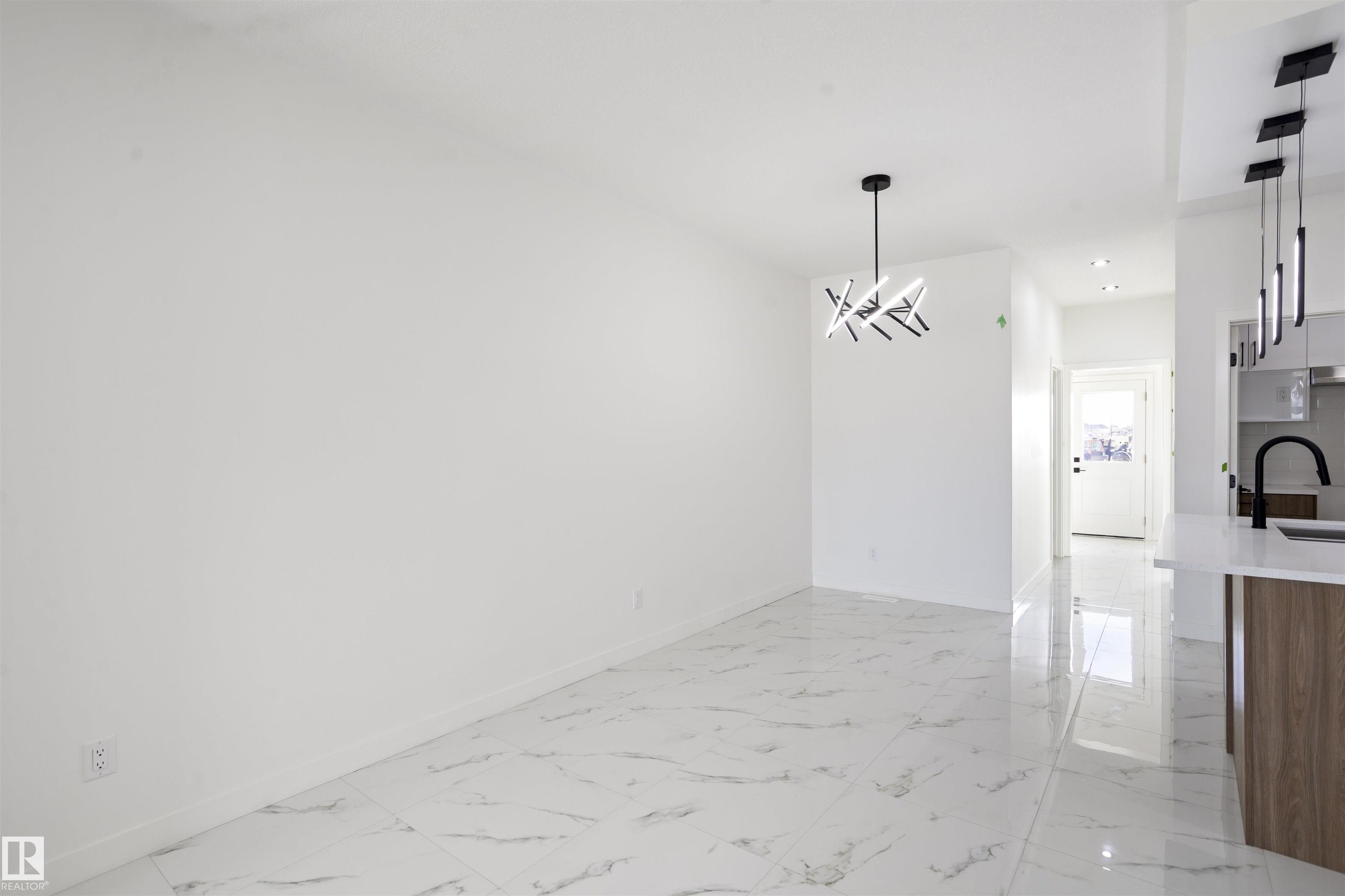https://zimg.paragon.ice.com/ParagonImages/Property/PM/RAE/225398336/9/0/0/a854248ad556a28c81797905f055acdd/1/7eb930d92084d5d21f410cebc9ee4379/225398336-f0dc4381-49f3-4400-bae5-465ca0f6b0ed.JPG