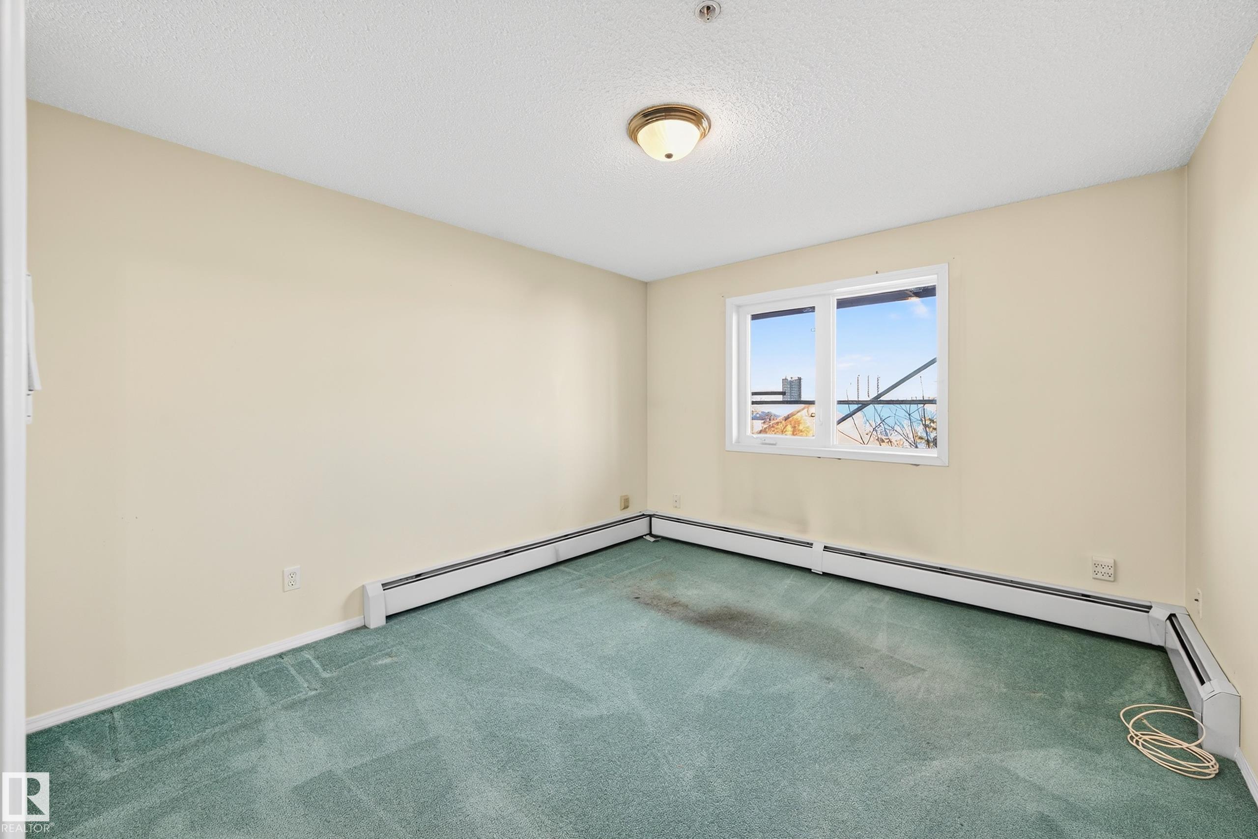 https://zimg.paragon.ice.com/ParagonImages/Property/PM/RAE/225398344/40/0/0/fcbe5dd677d8bab089d0d33418a75be9/1/39d693f7d6c05066a168696599dfdd07/225398344-B1FCB9E0-412A-46AF-A434-824D120DCABE.JPG