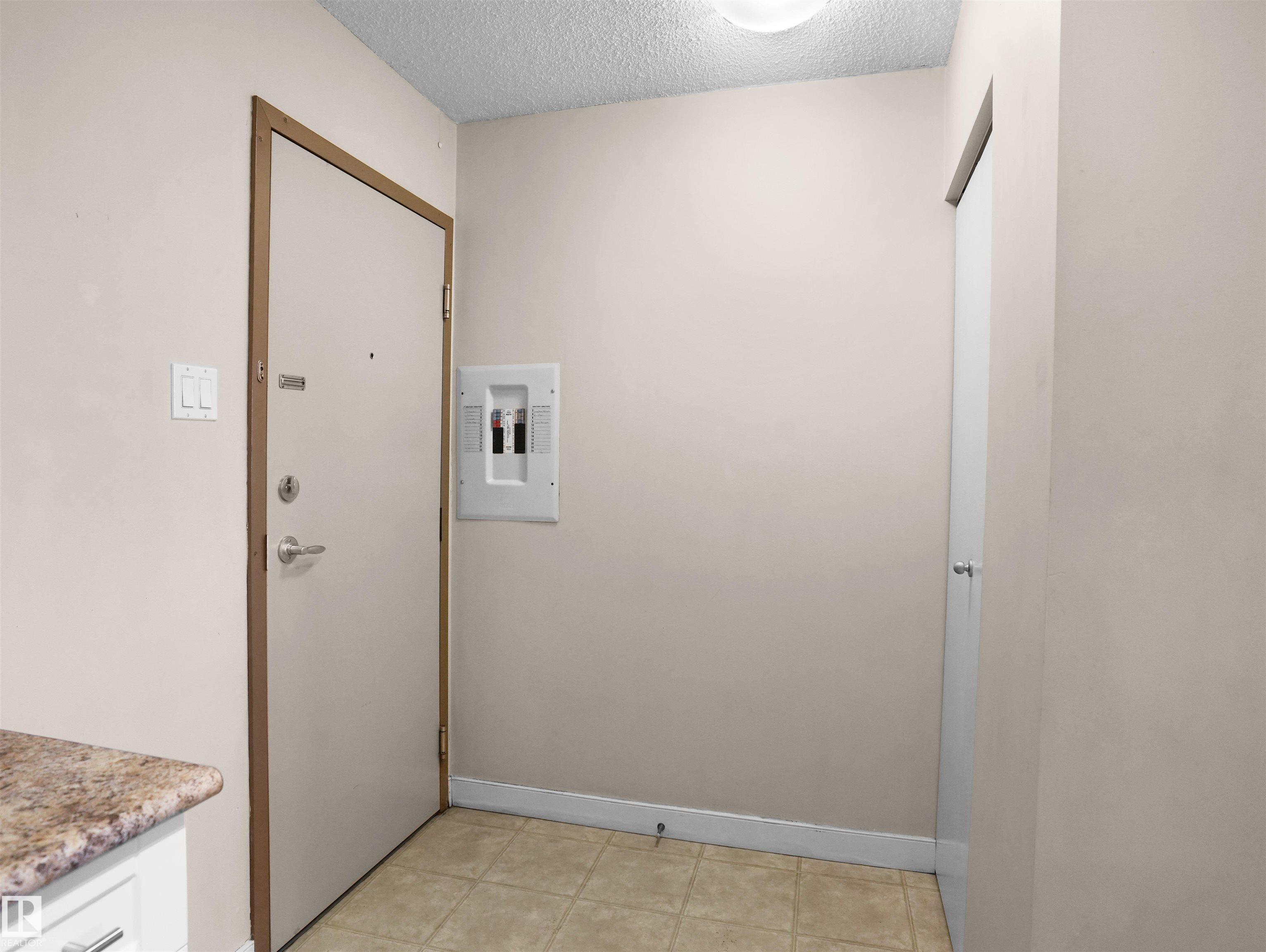 https://zimg.paragon.ice.com/ParagonImages/Property/PM/RAE/225398362/16/0/0/411fea1671b081ce0410c647647d0708/1/0fc0de42fc9ba73109314eed0b7ada45/225398362-d091e088-bc64-40dc-94bb-d1c6c8e1acf8.JPG