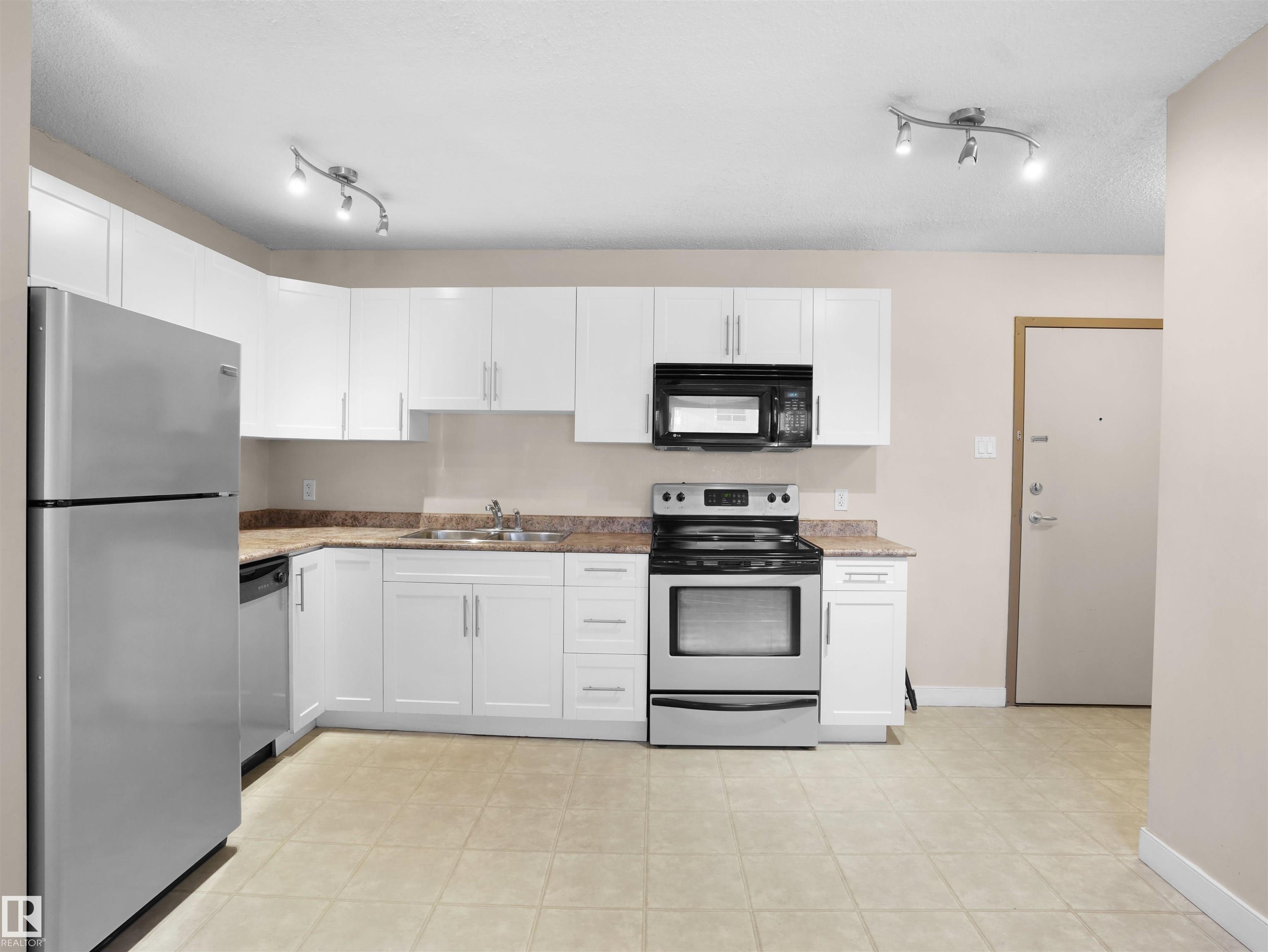 https://zimg.paragon.ice.com/ParagonImages/Property/PM/RAE/225398362/17/0/0/a7ba91acc14483df4db00b11f1314720/1/0fc0de42fc9ba73109314eed0b7ada45/225398362-07afee3f-c4ca-44ae-a597-a4f4154e7150.JPG