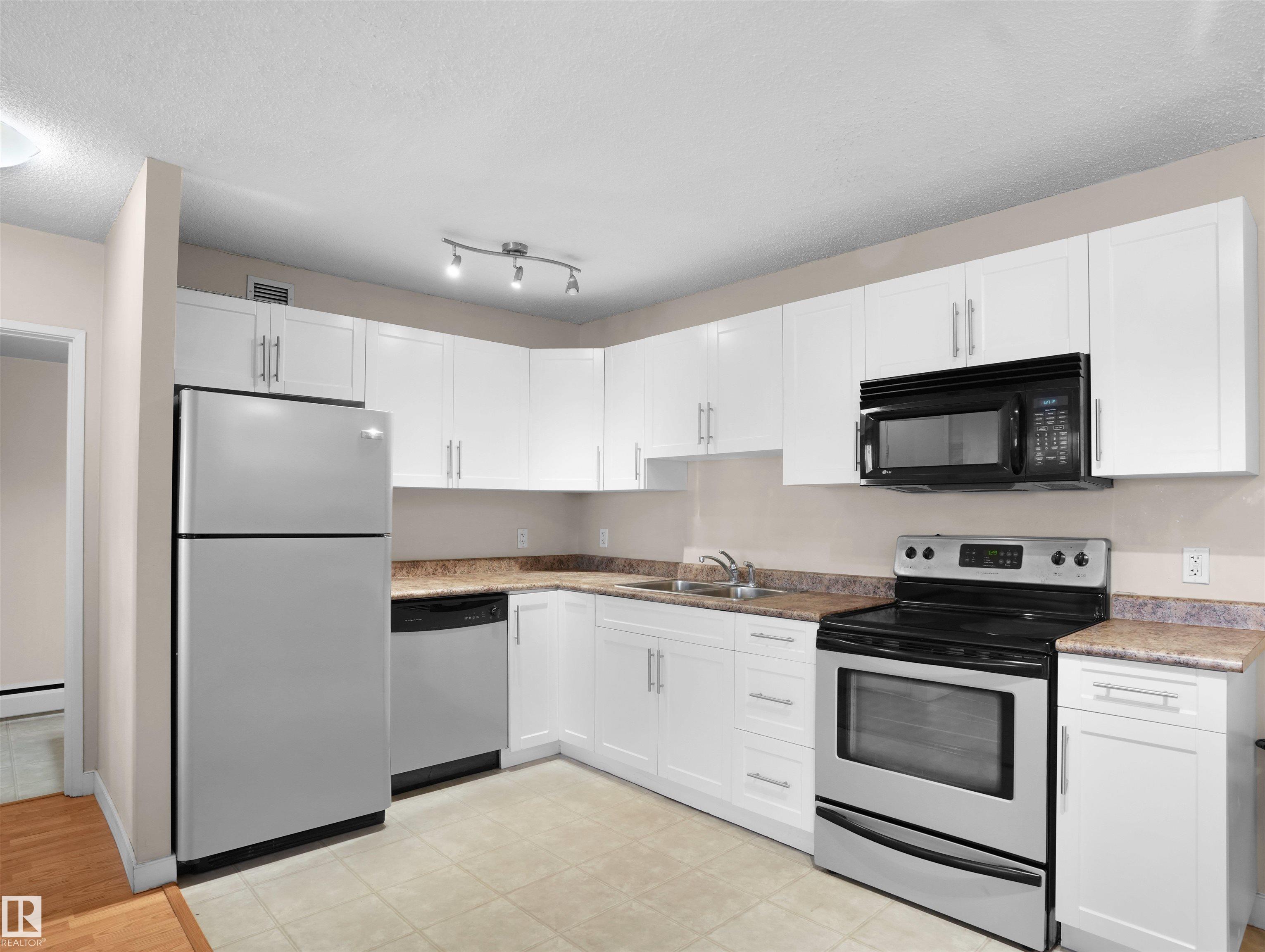 https://zimg.paragon.ice.com/ParagonImages/Property/PM/RAE/225398362/19/0/0/cbfff2f9ee66102e89f756425ba36619/1/0fc0de42fc9ba73109314eed0b7ada45/225398362-3c0944ea-e3fd-4fd7-bee3-a7f1b99b1687.JPG