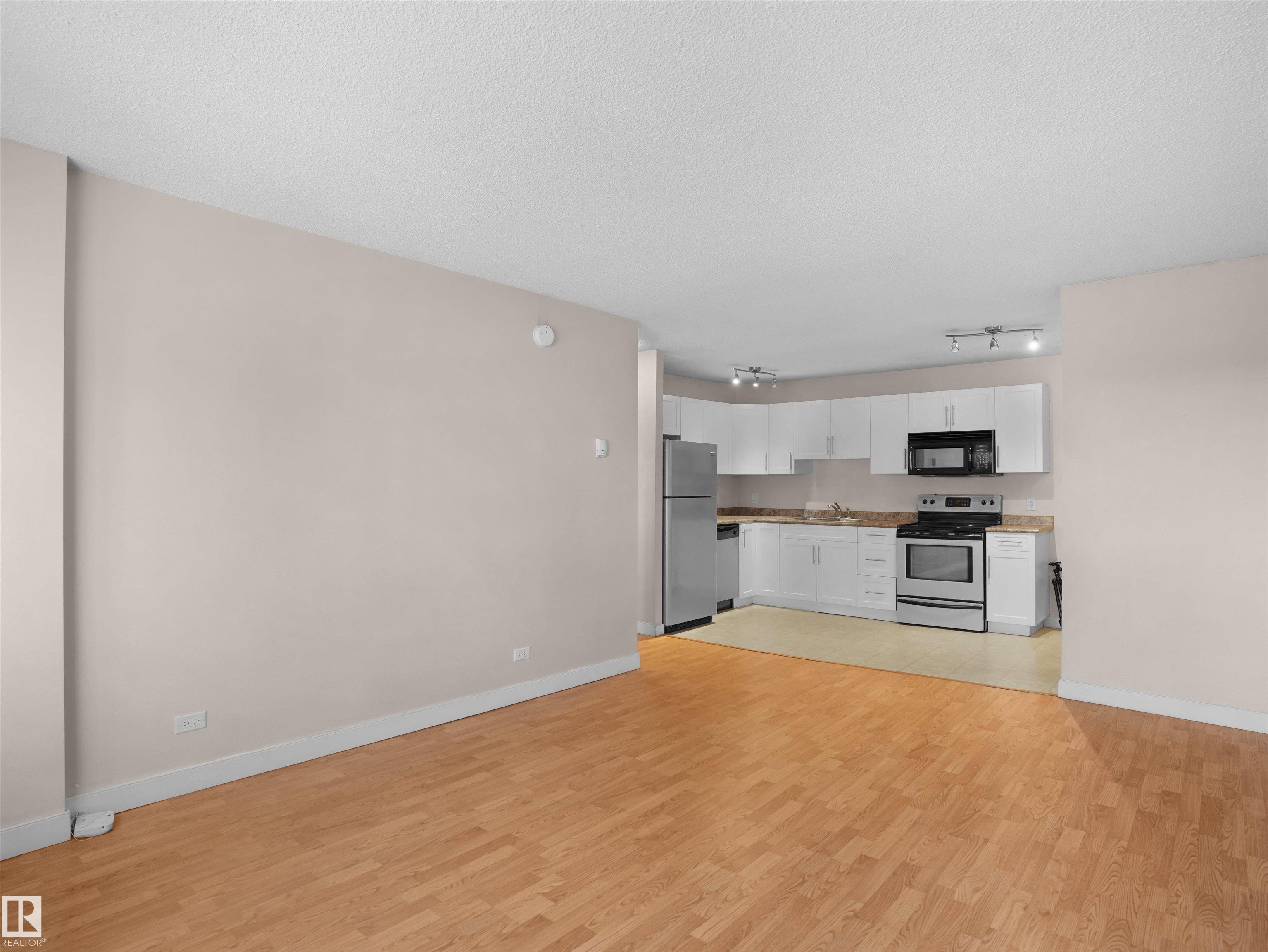 https://zimg.paragon.ice.com/ParagonImages/Property/PM/RAE/225398362/22/0/0/3debca2f393bc9fcc98ddfaf35911776/1/0fc0de42fc9ba73109314eed0b7ada45/225398362-af1cad10-8991-4b86-9de0-c49c1a118573.JPG