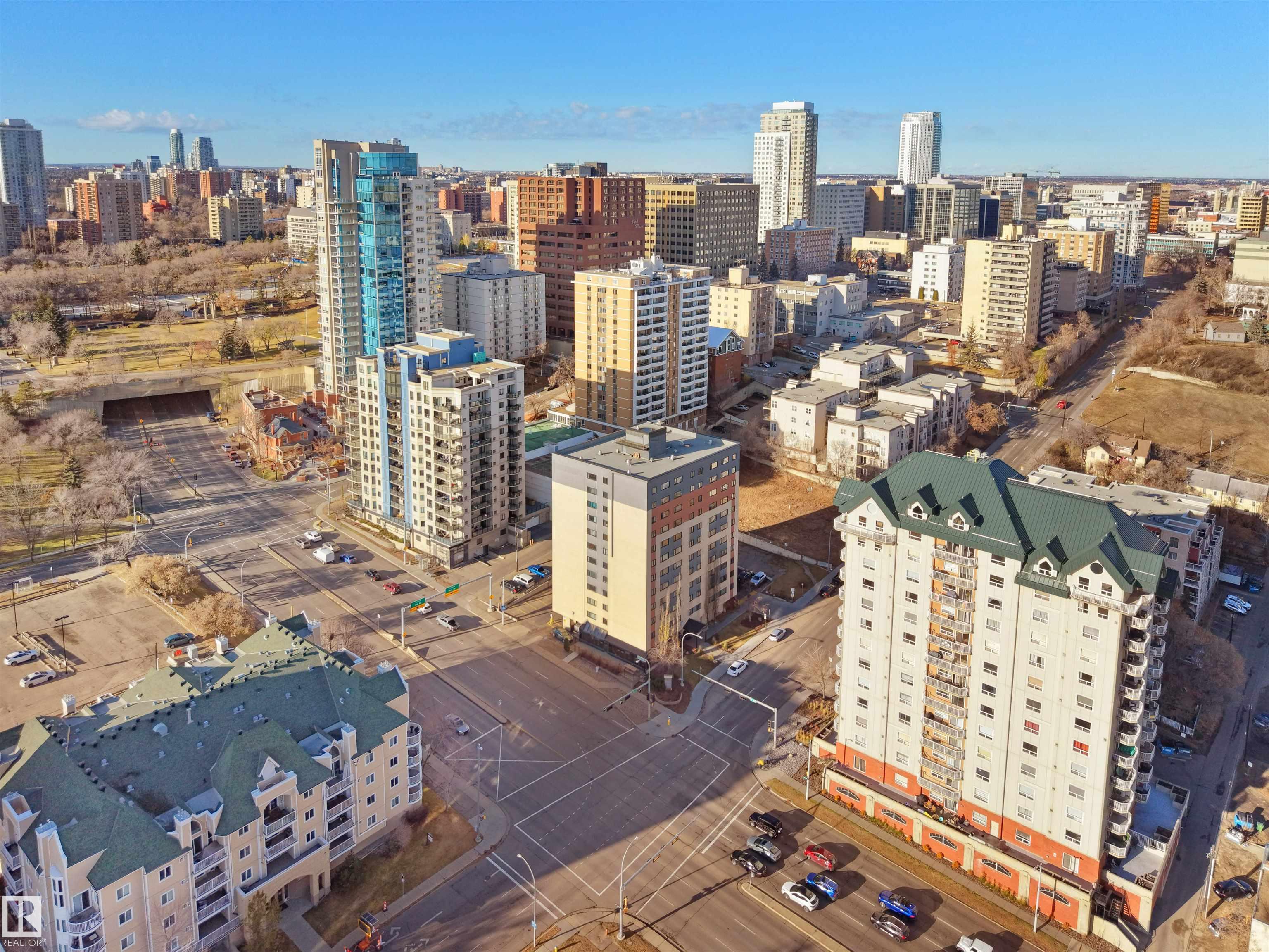 https://zimg.paragon.ice.com/ParagonImages/Property/PM/RAE/225398362/7/0/0/013b9a9b4ca4c39a64382f9cd00b28ff/1/0fc0de42fc9ba73109314eed0b7ada45/225398362-72630c0c-1157-42a3-bf5c-caca6664cd66.JPG