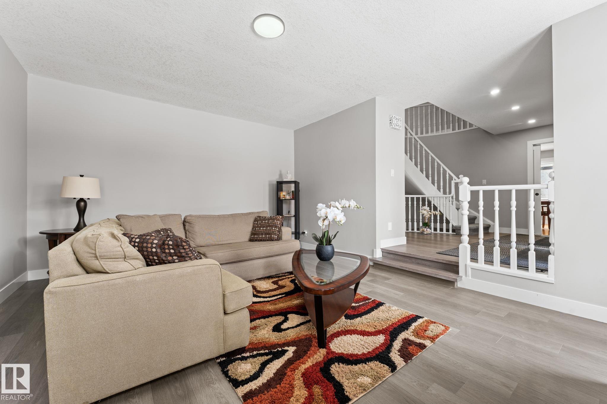 Photo 11 at 10673 161 Avenue NW, Beaumaris, Edmonton