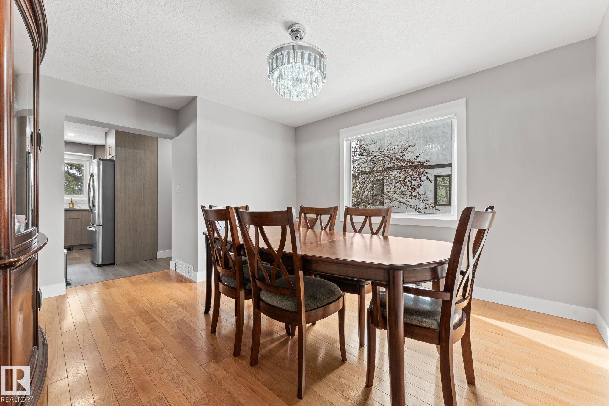 Photo 12 at 10673 161 Avenue NW, Beaumaris, Edmonton