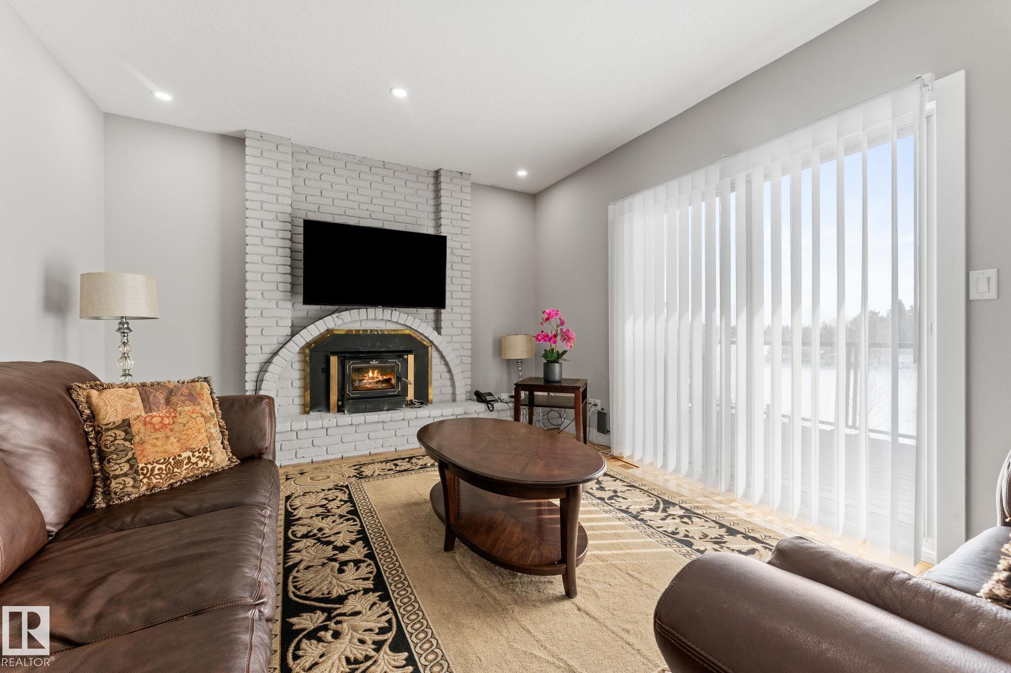 Photo 15 at 10673 161 Avenue NW, Beaumaris, Edmonton
