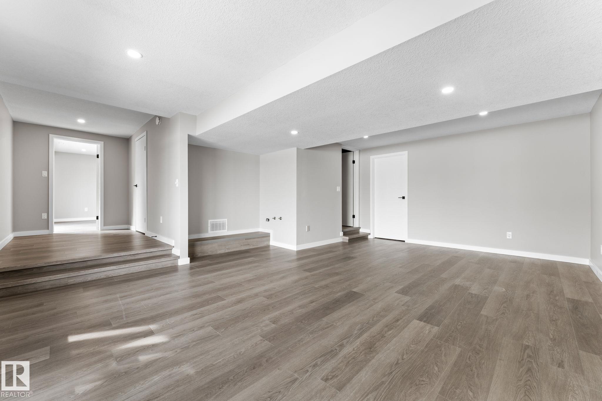 Photo 40 at 10673 161 Avenue NW, Beaumaris, Edmonton