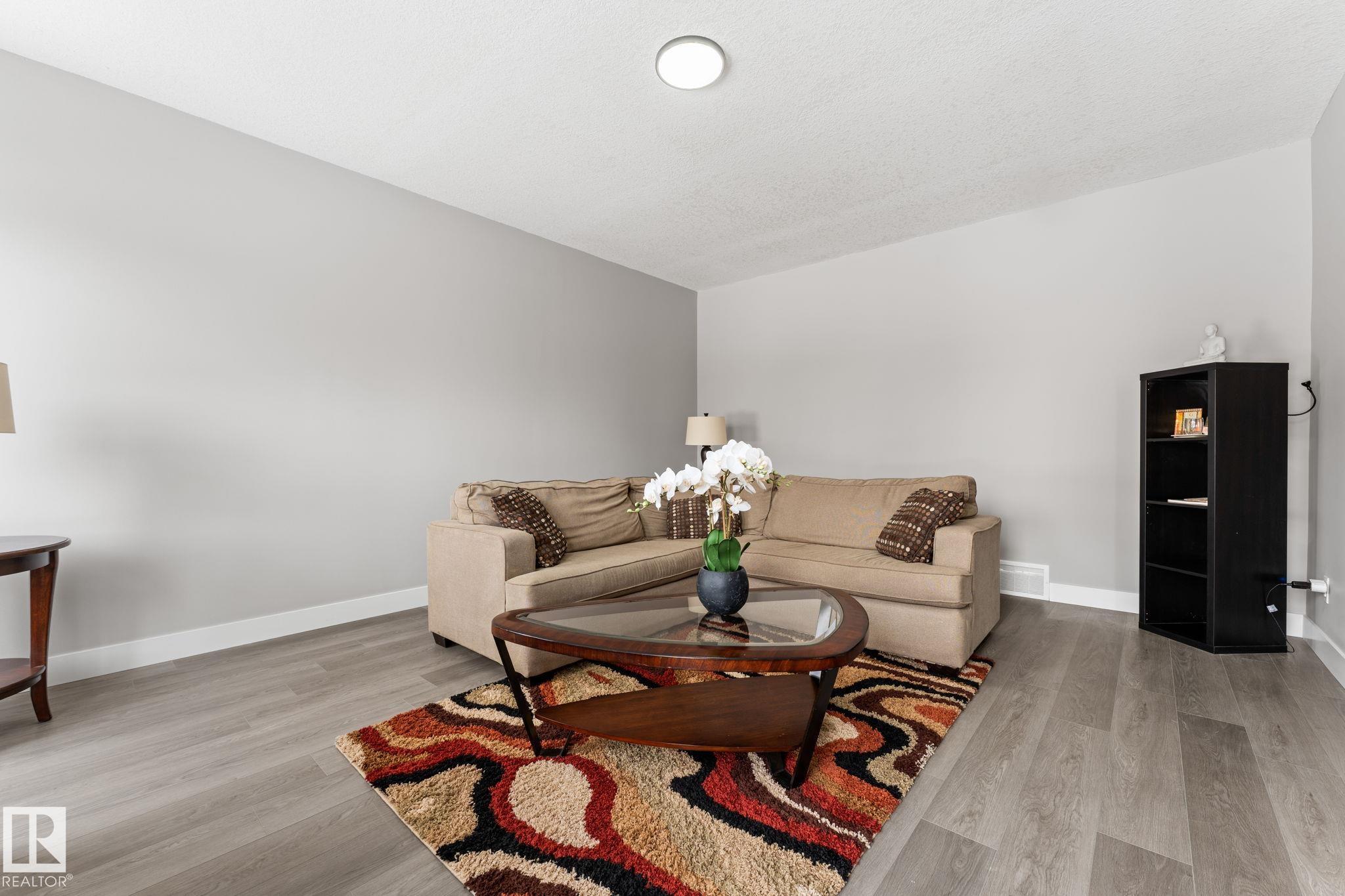 Photo 9 at 10673 161 Avenue NW, Beaumaris, Edmonton