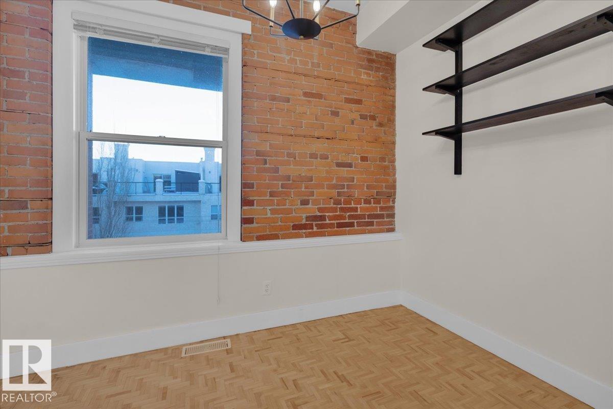 https://zimg.paragon.ice.com/ParagonImages/Property/PM/RAE/225398366/11/0/0/8573e4d7dd2aae9fbf6dac00ef30edd9/1/b84d466e5c90a338e5b5c09e2579cddb/225398366-1f391046-c410-439d-893b-2effe556fcfb.JPG